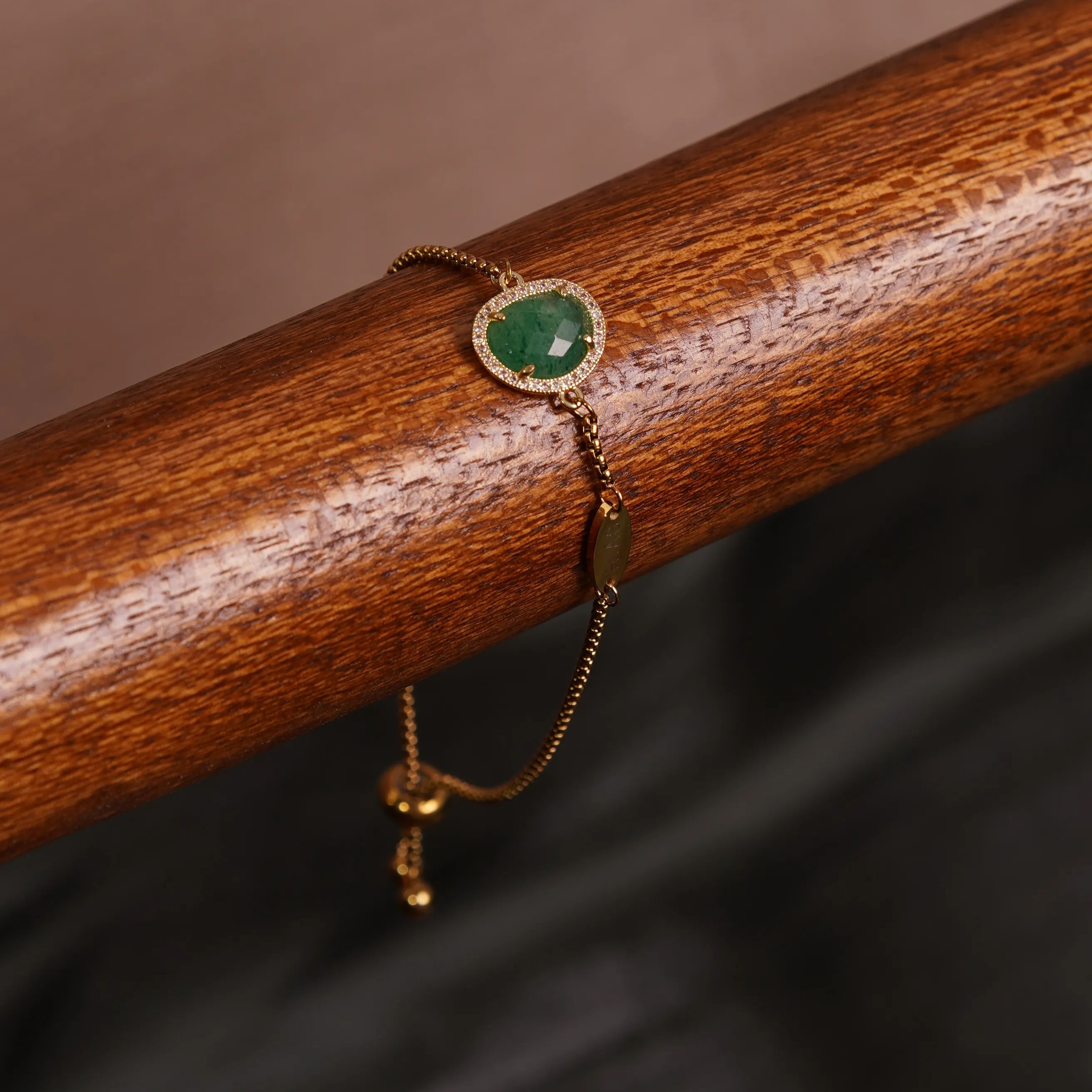 TERINDAH OVAL C GREEN STRAWBERRY QUARTZ BRACELET GOLD