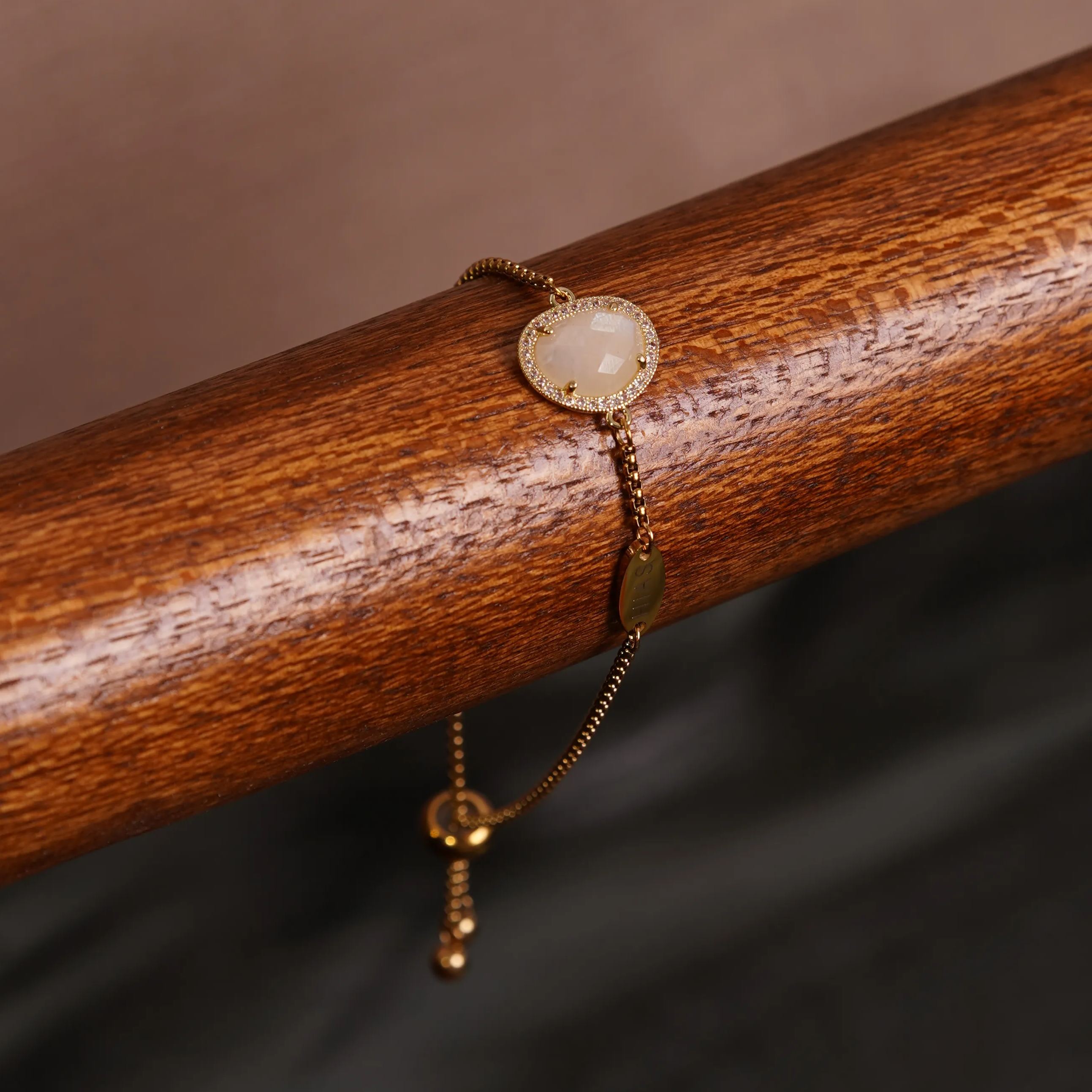 [Copy]TERINDAH OVAL C GREEN STRAWBERRY QUARTZ BRACELET GOLD