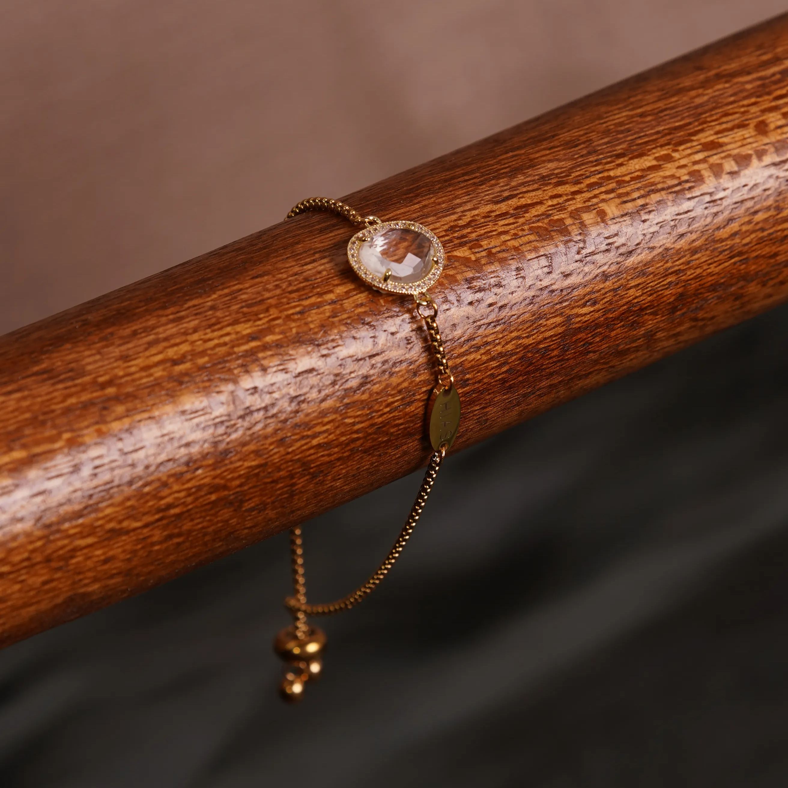 TERINDAH OVAL C MOONSTONE BRACELET GOLD