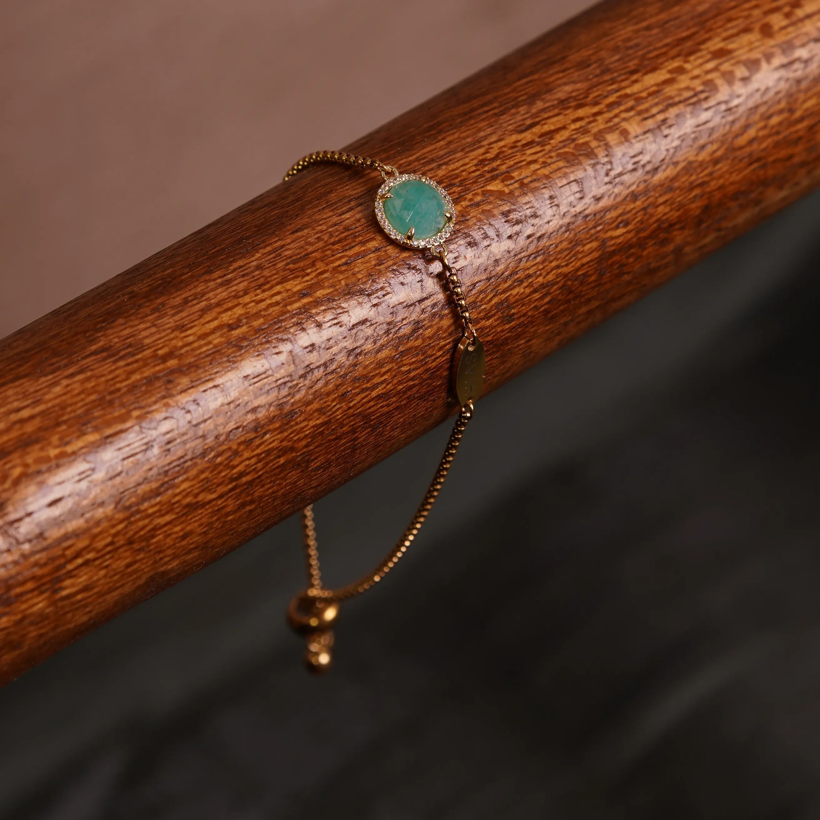 TERINDAH ROUND AMAZONITE BRACELET GOLD