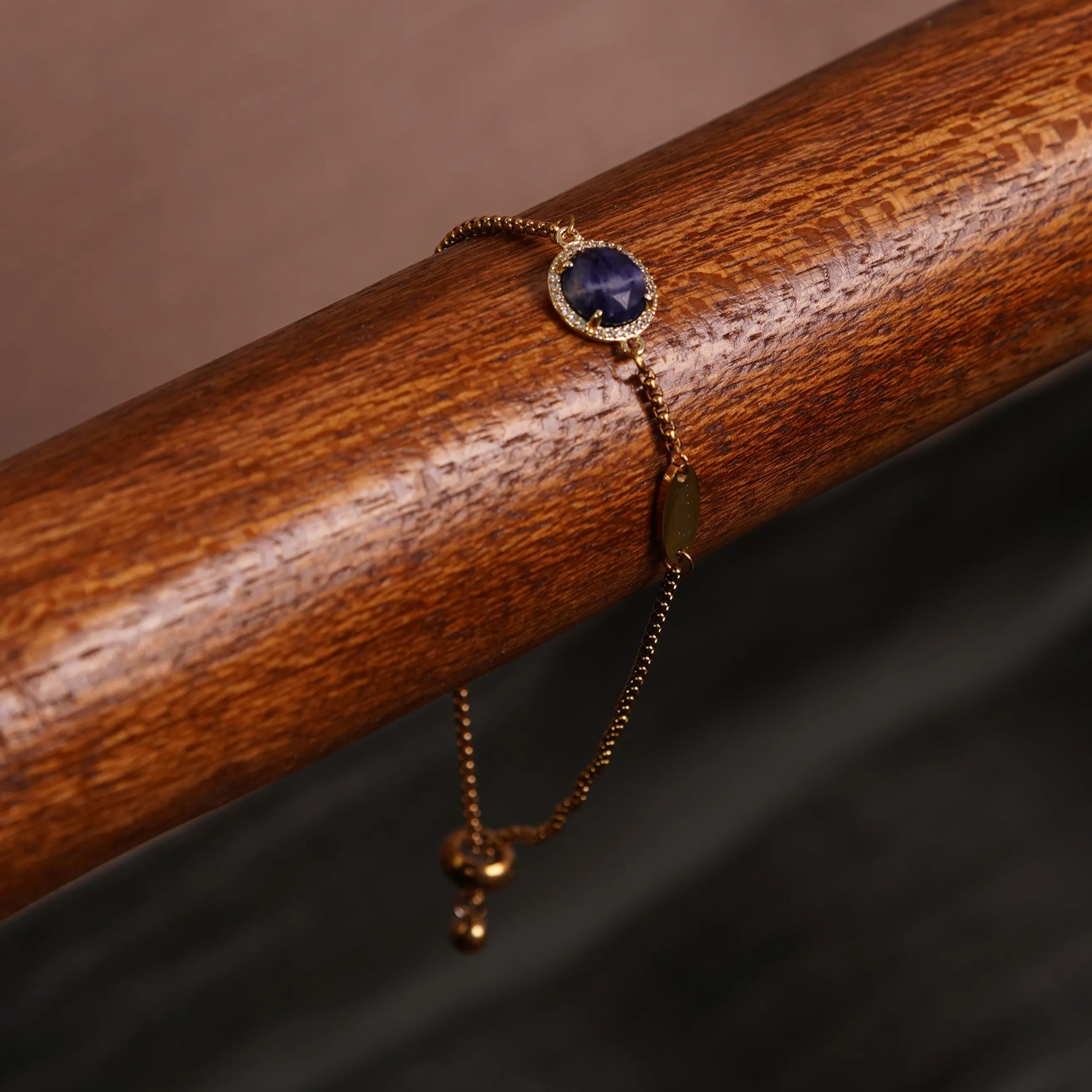 TERINDAH ROUND SODALITE BRACELET GOLD