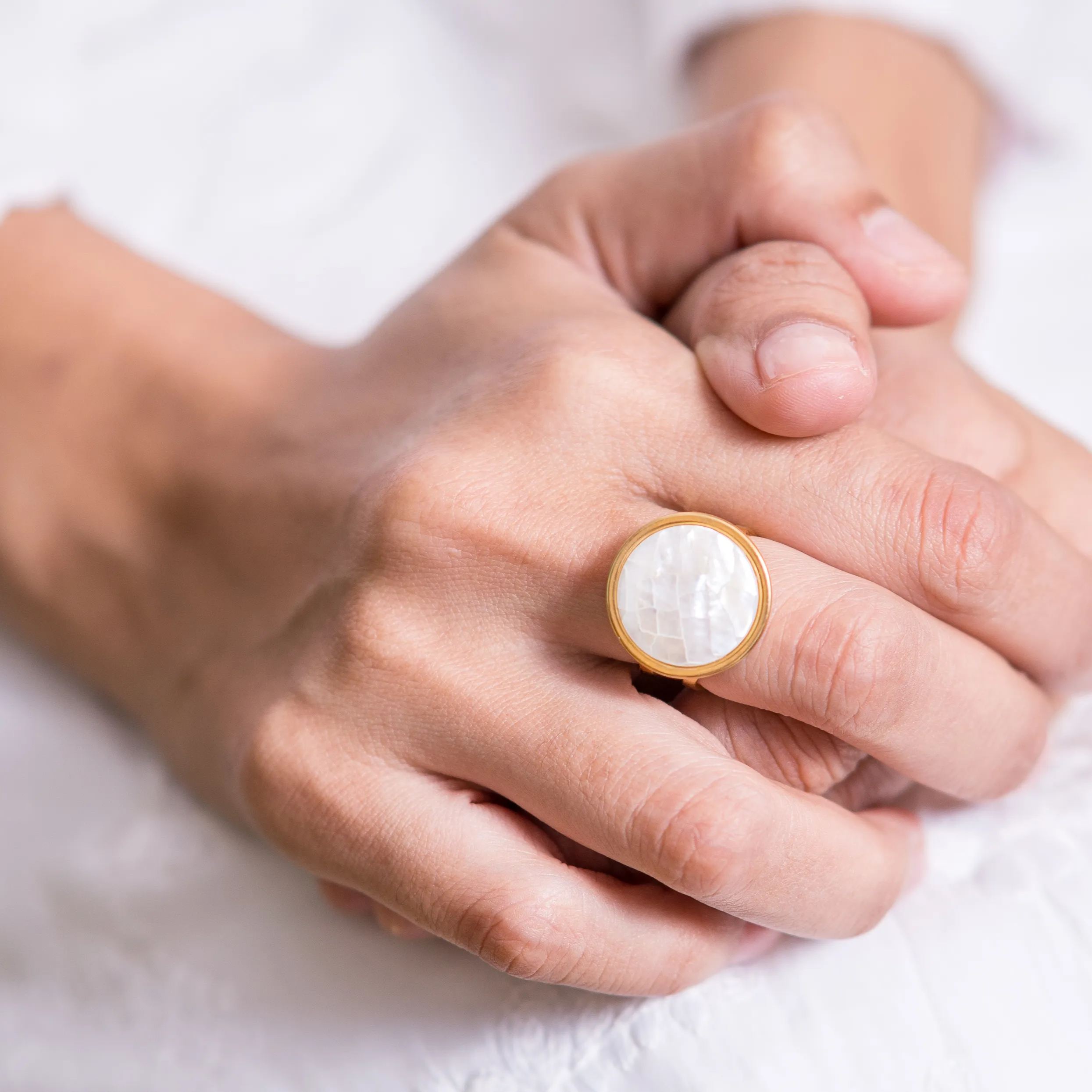 WHITE MOTHER OF PEARL RING GOLD