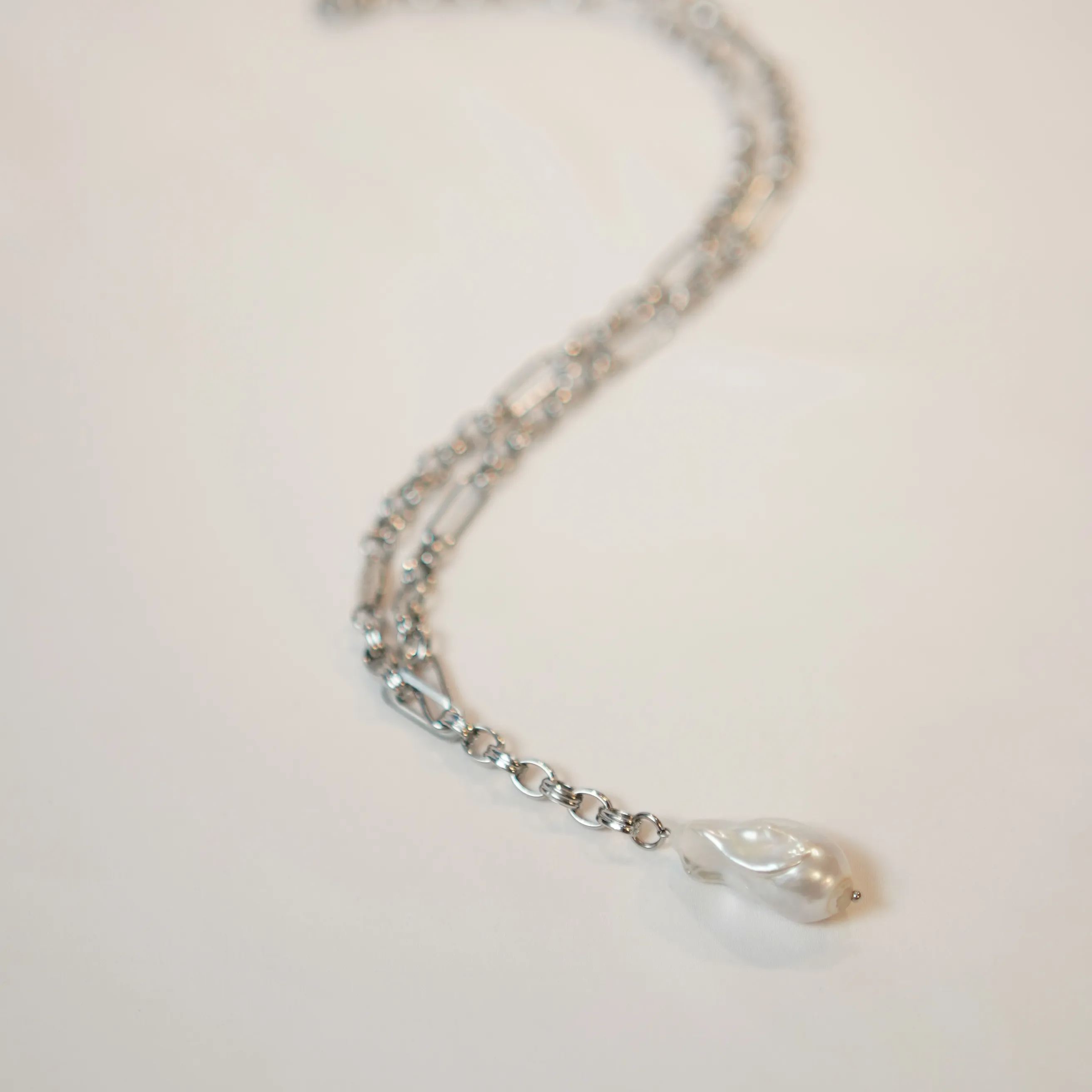 LUXE BAROQUE LARIAT SILVER