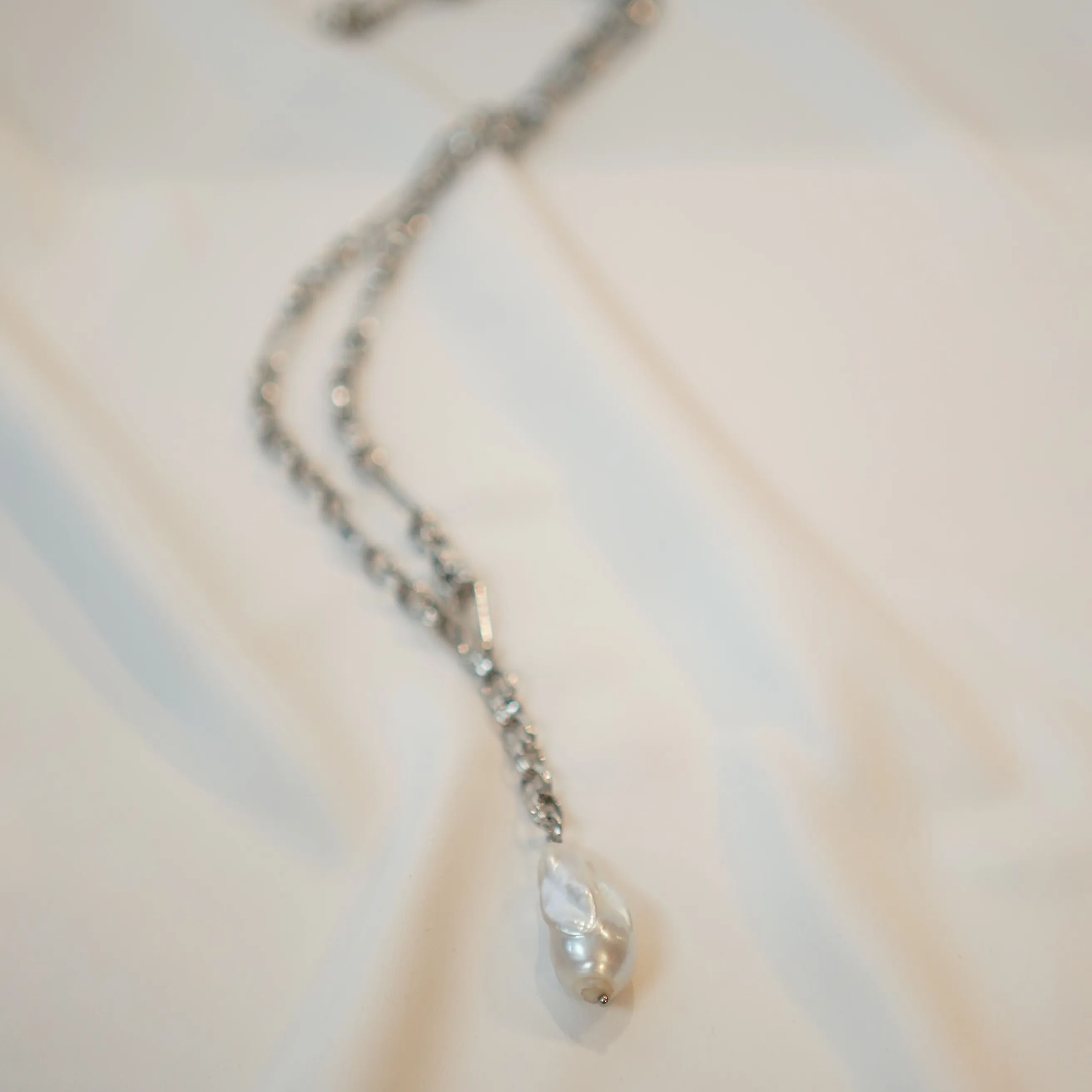 LUXE BAROQUE LARIAT SILVER