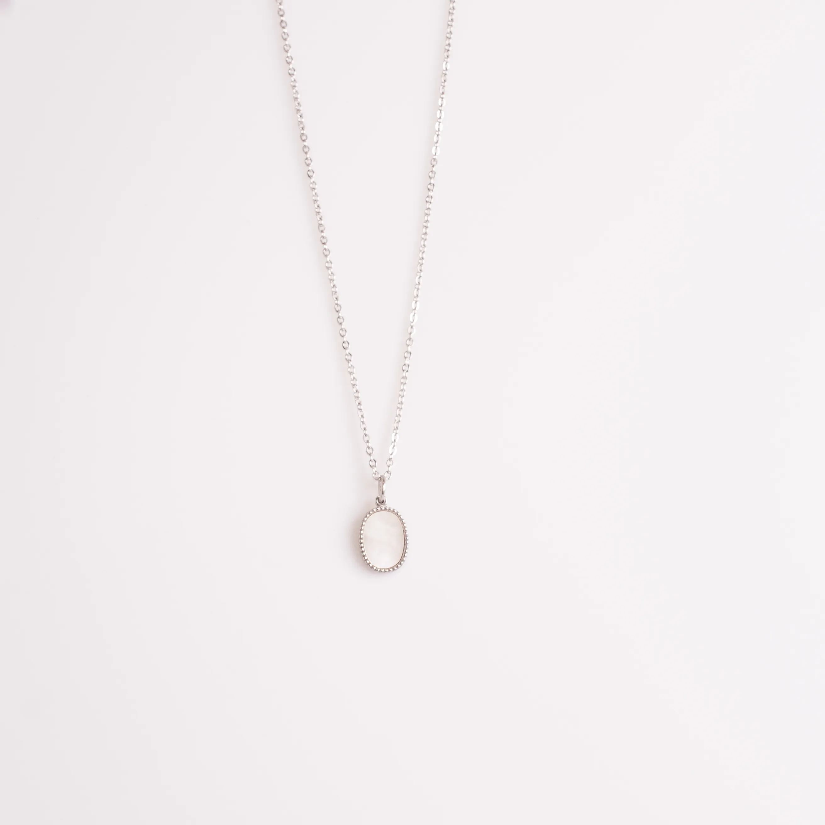 [Copy]MOTHER OF PEARL OVAL NECKLACE GOLD