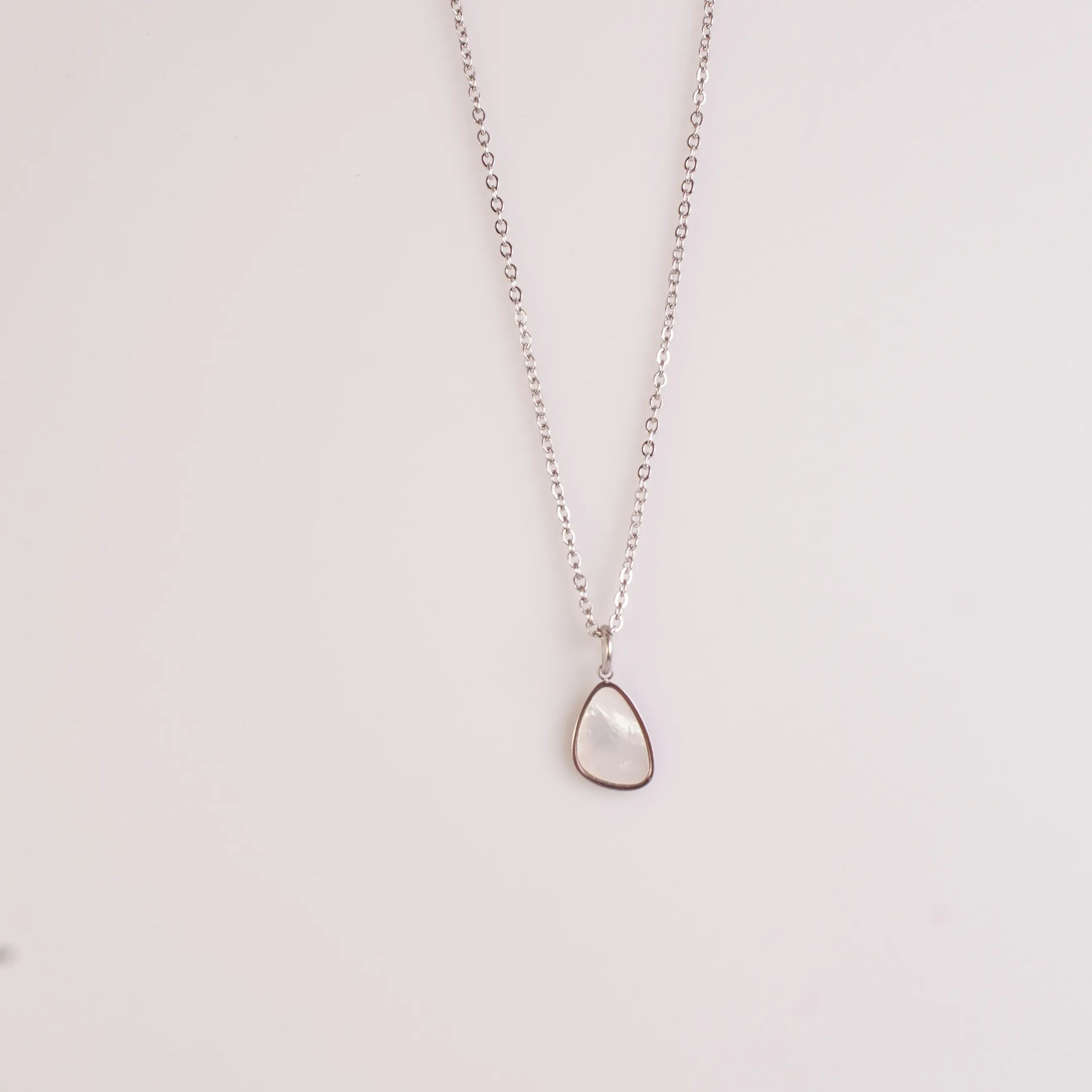 [Copy]BEAR MOTHER OF PEARL NECKLACE GOLD