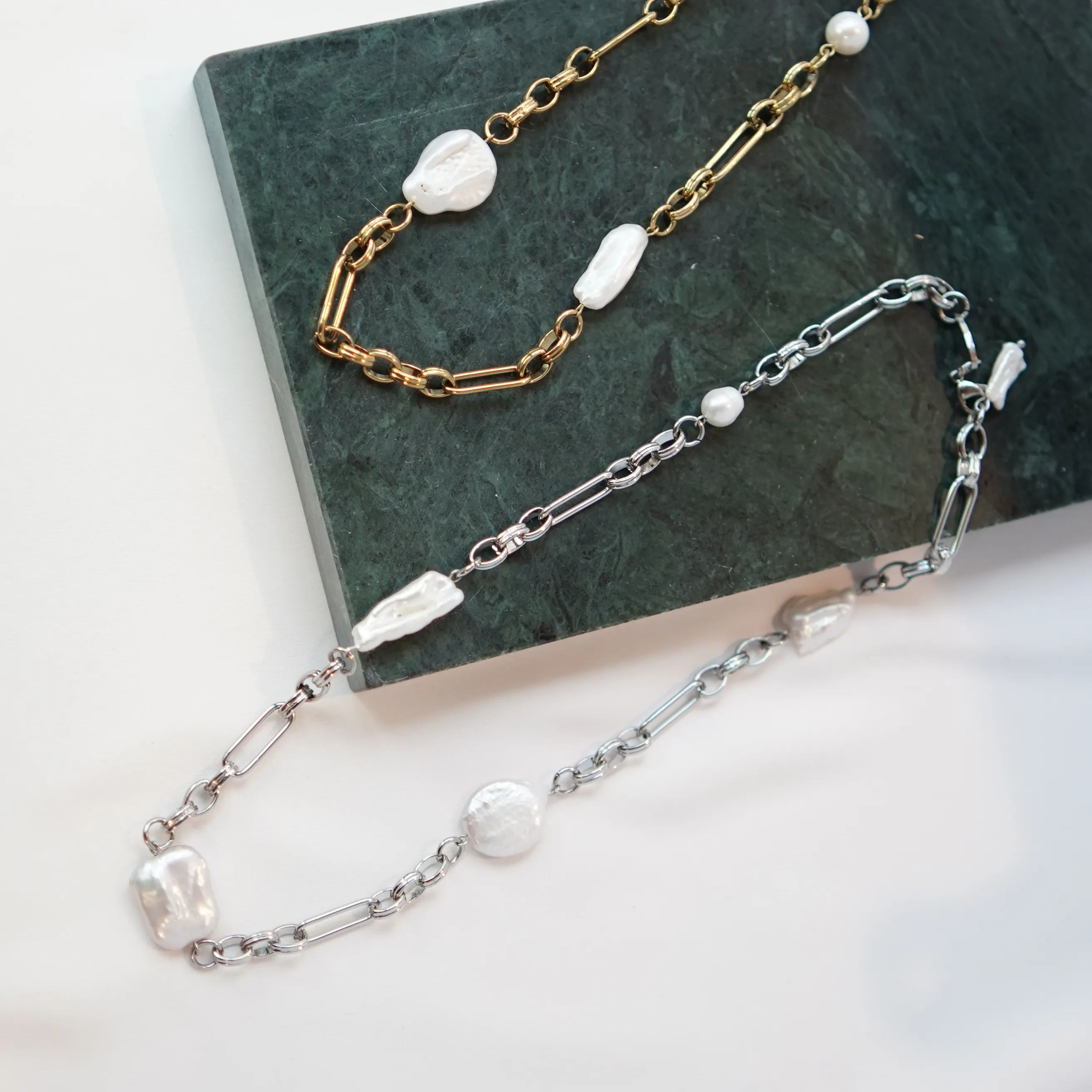 [Copy]MOTHER OF PEARL TRIANGLE ZIRCON NECKLACE SILVER