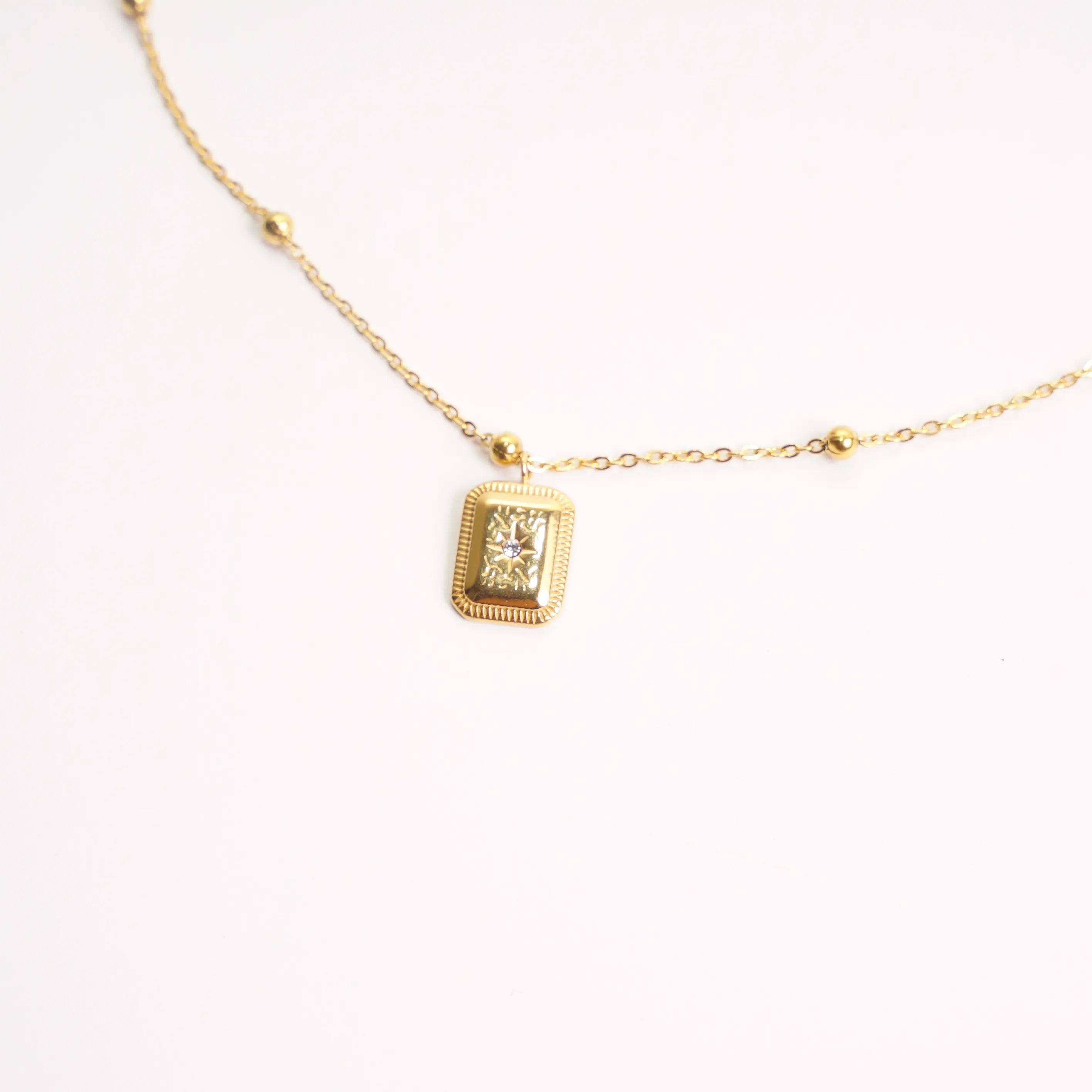 NORTH STAR NECKLACE GOLD