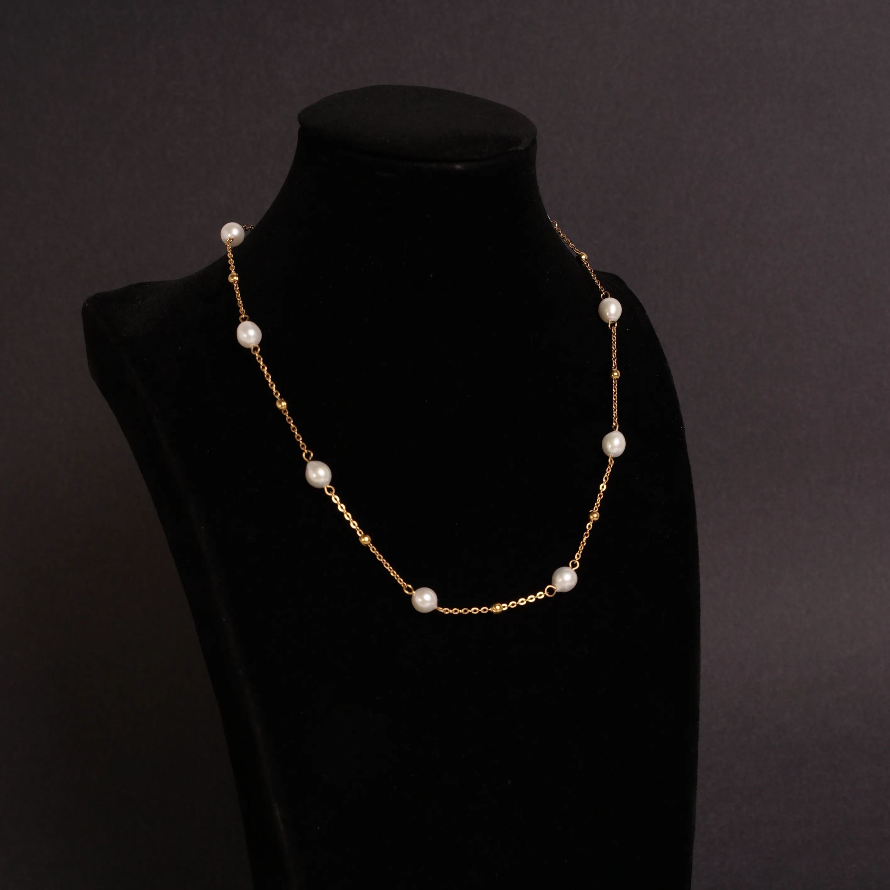 FLOATING PEARL NECKLACE GOLD