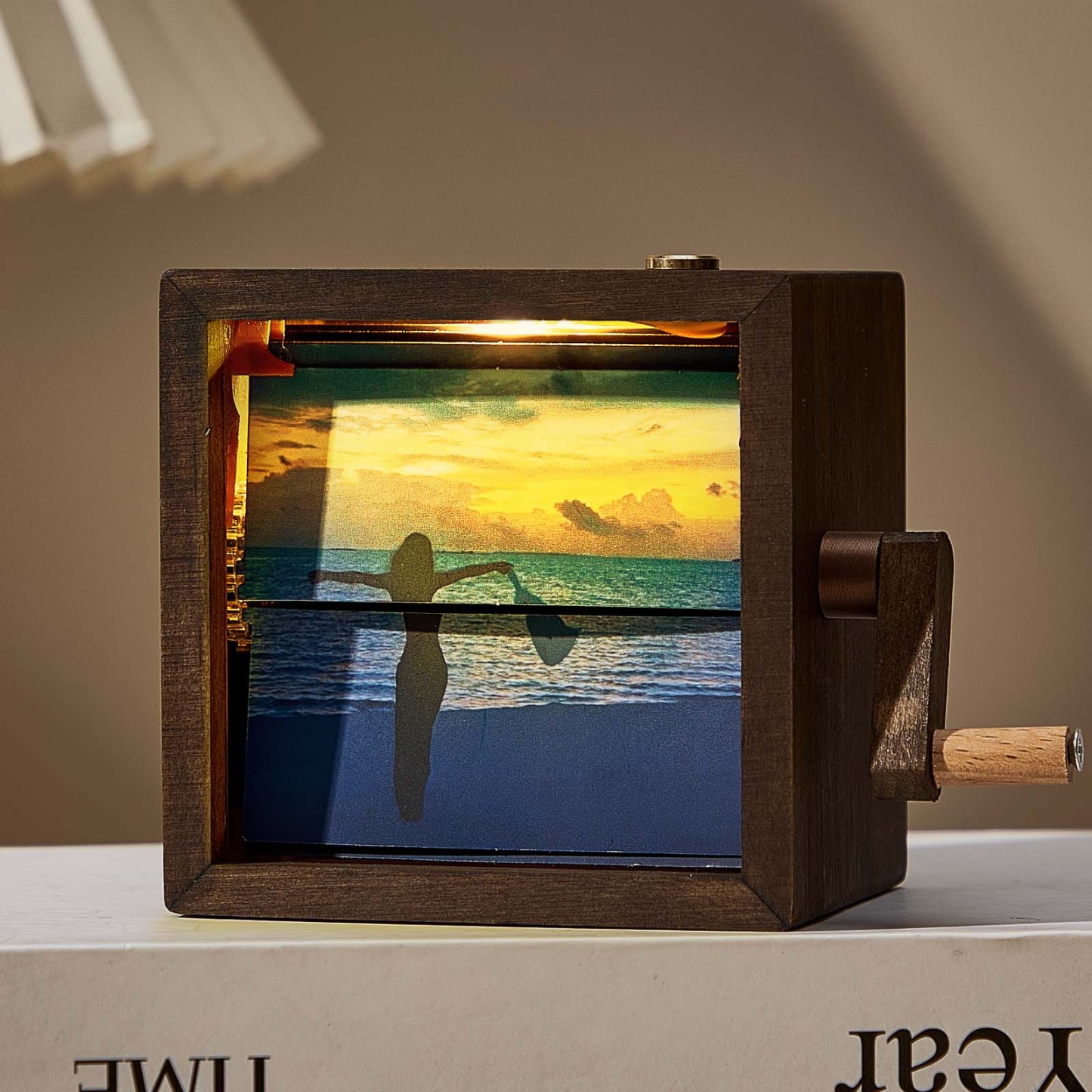 Custom Photo Flipbook Frame Animation Machine Mechanical Hand-cranked Photo Album with Light Black Walnut Baby Photo Cube Frame Creative Gift