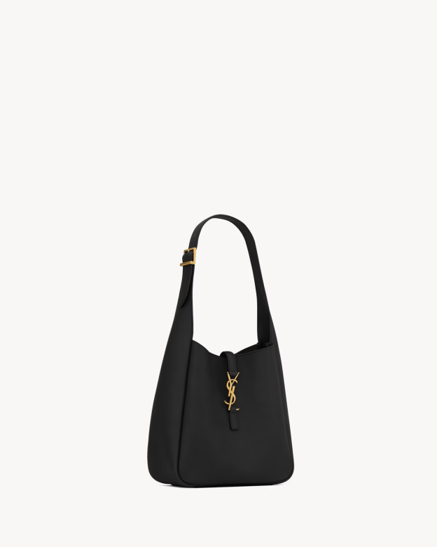 【Saint Laurent】人気雑誌付録🔥夏の最新アイテム！le 5 à 7 ソフトスモール！セレブの必需品！♪海外セレブの間で大人気です^ ^
