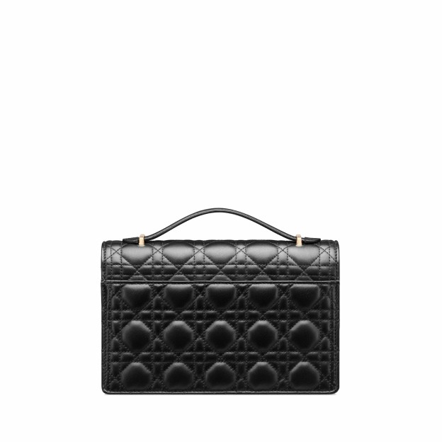 【DIOR】大人気雑誌BAILA表紙佐藤晴美さんが推す、大人気カナージュ ラムスキントップハンドルバッグ登場