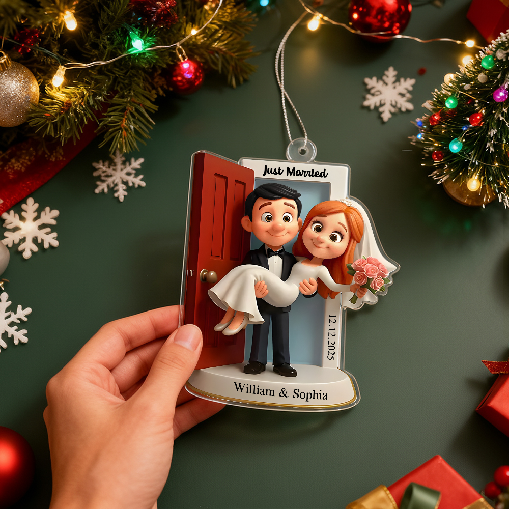 パーソナライズされた私たちの最初のクリスマス結婚オーナメント - カスタムウェディングカップル敷居