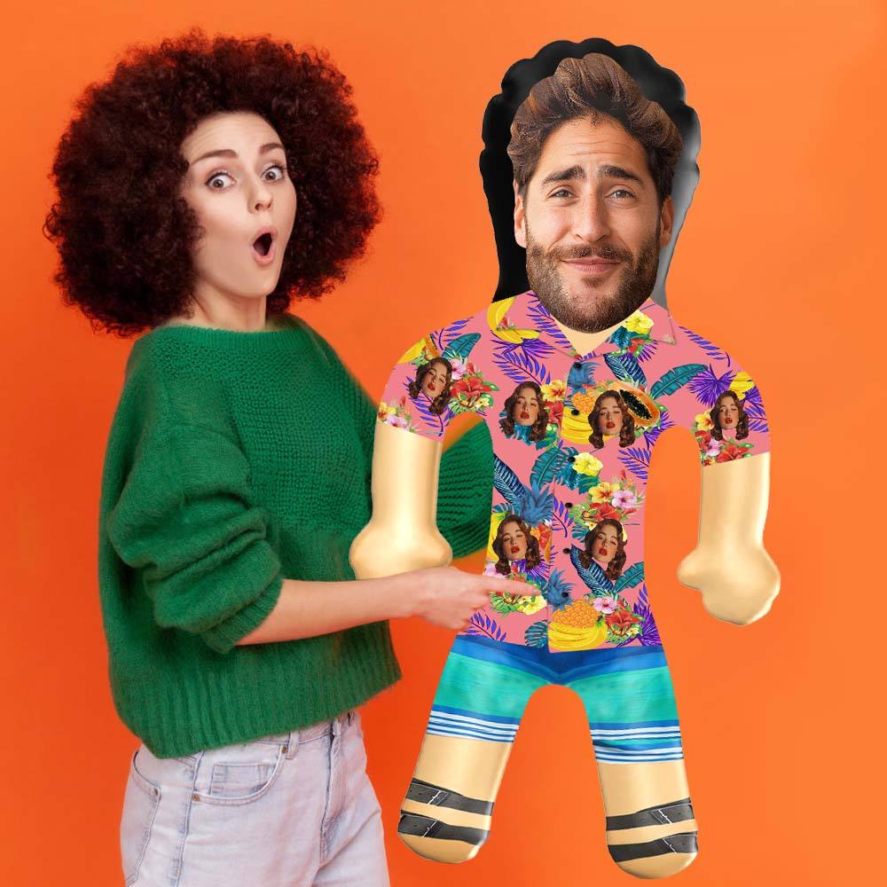 パーソナライズされたブローアップドール アロハシャツ 花とフルーツ 面白いインフレータブルマン プリントフェイス パーティーの記念品に