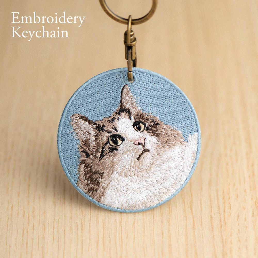 刺繍入り猫キーホルダー。リアルな猫種デザイン。猫好きの方にぴったりのかわいい動物キーホルダー。