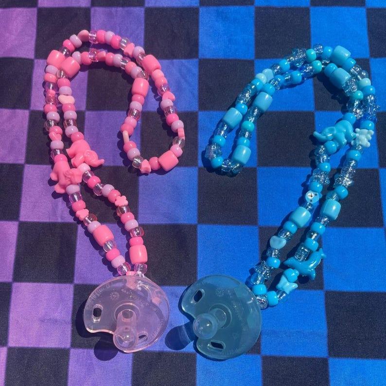 おしゃぶりカンディネックレス