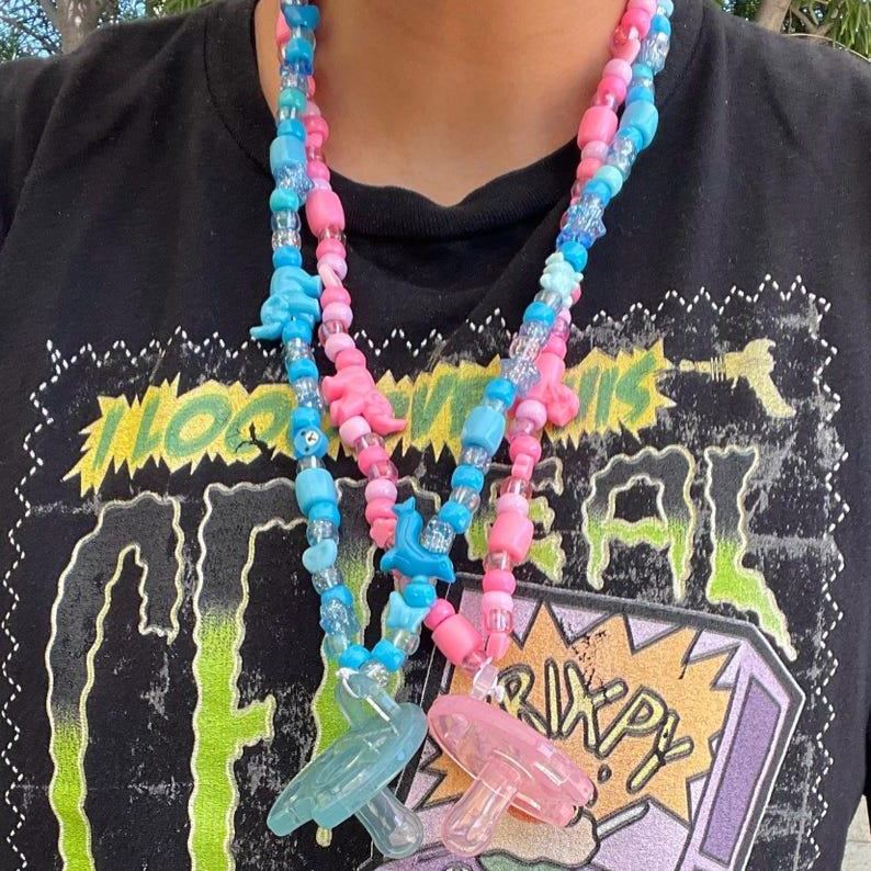 おしゃぶりカンディネックレス