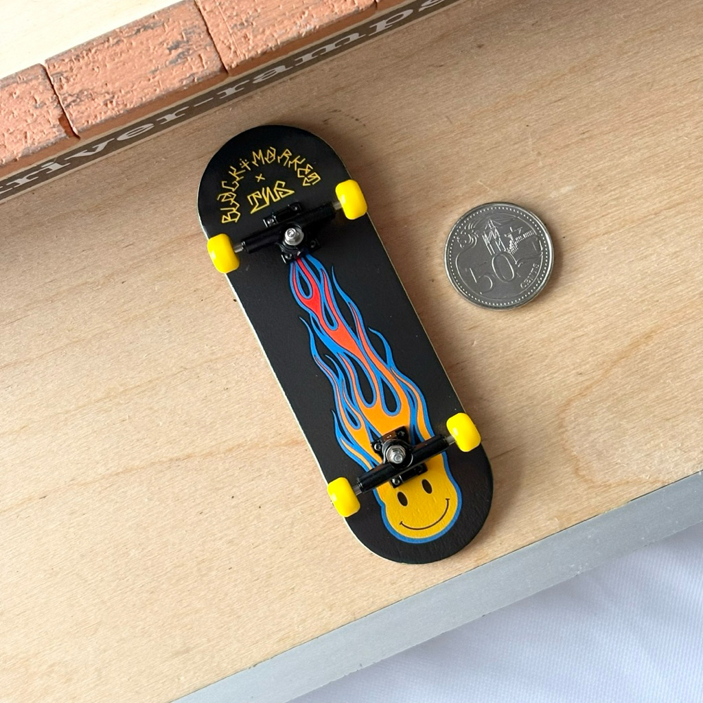 Black Market “Flame” 32mm Fingerboard Complete