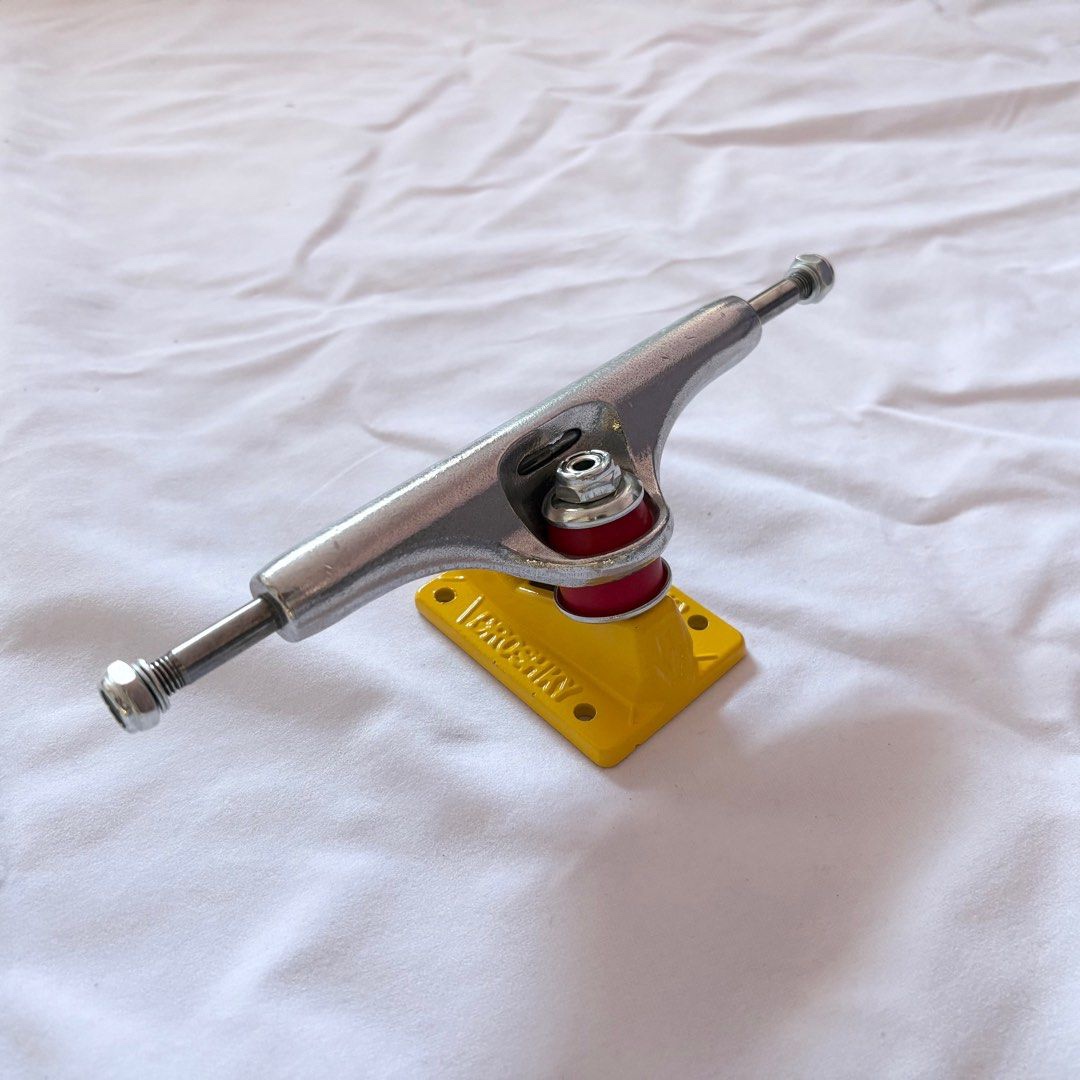 Droshky “Silver and Yellow” 8.5” Skateboard Trucks