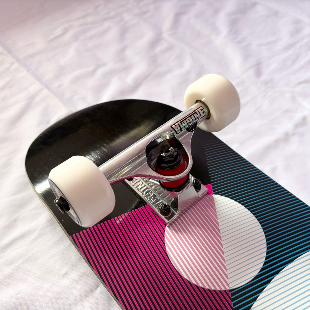 Alien Workshop “Person” 7.5” Custom Skateboard Complete