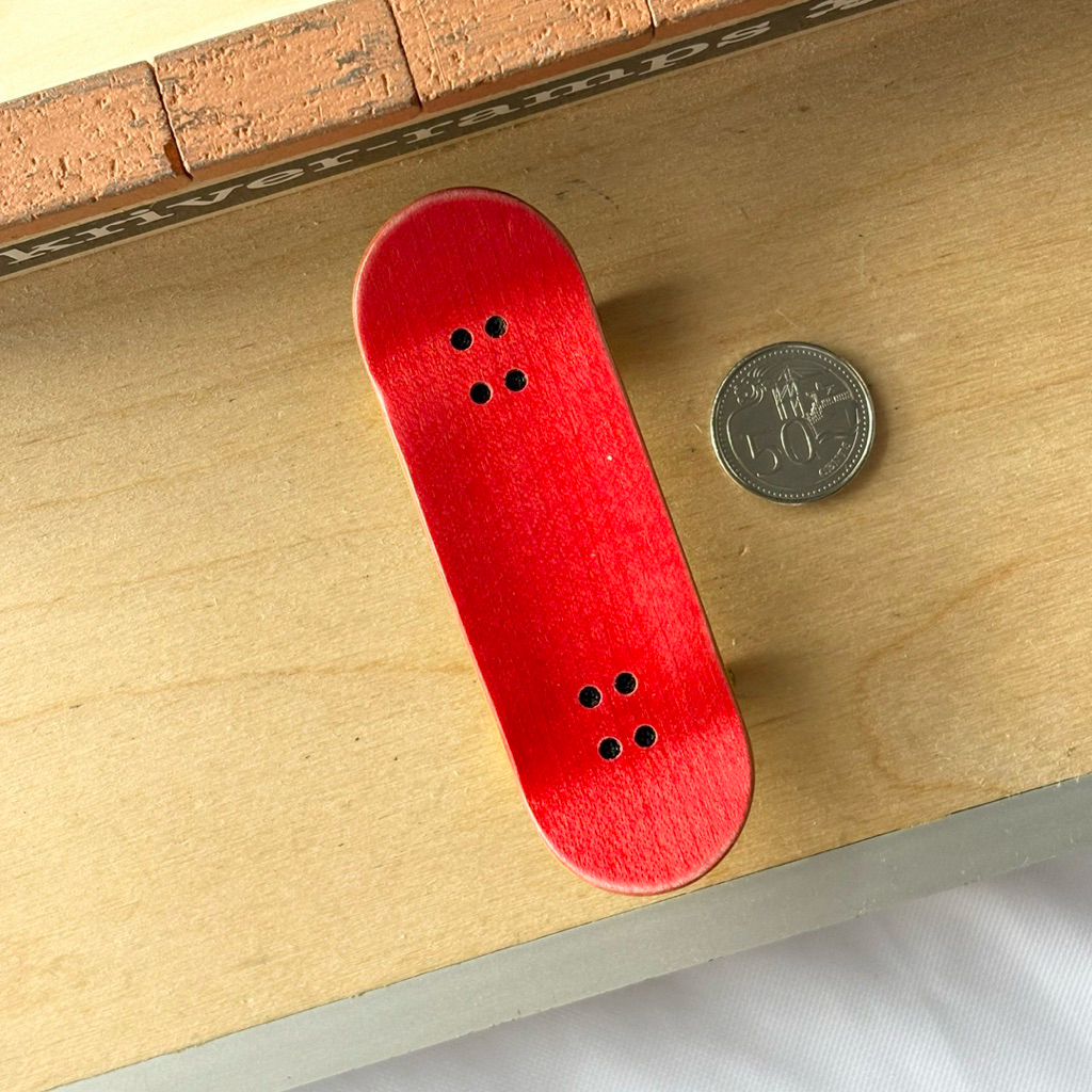 Black Market “Smile” 32mm Fingerboard Complete