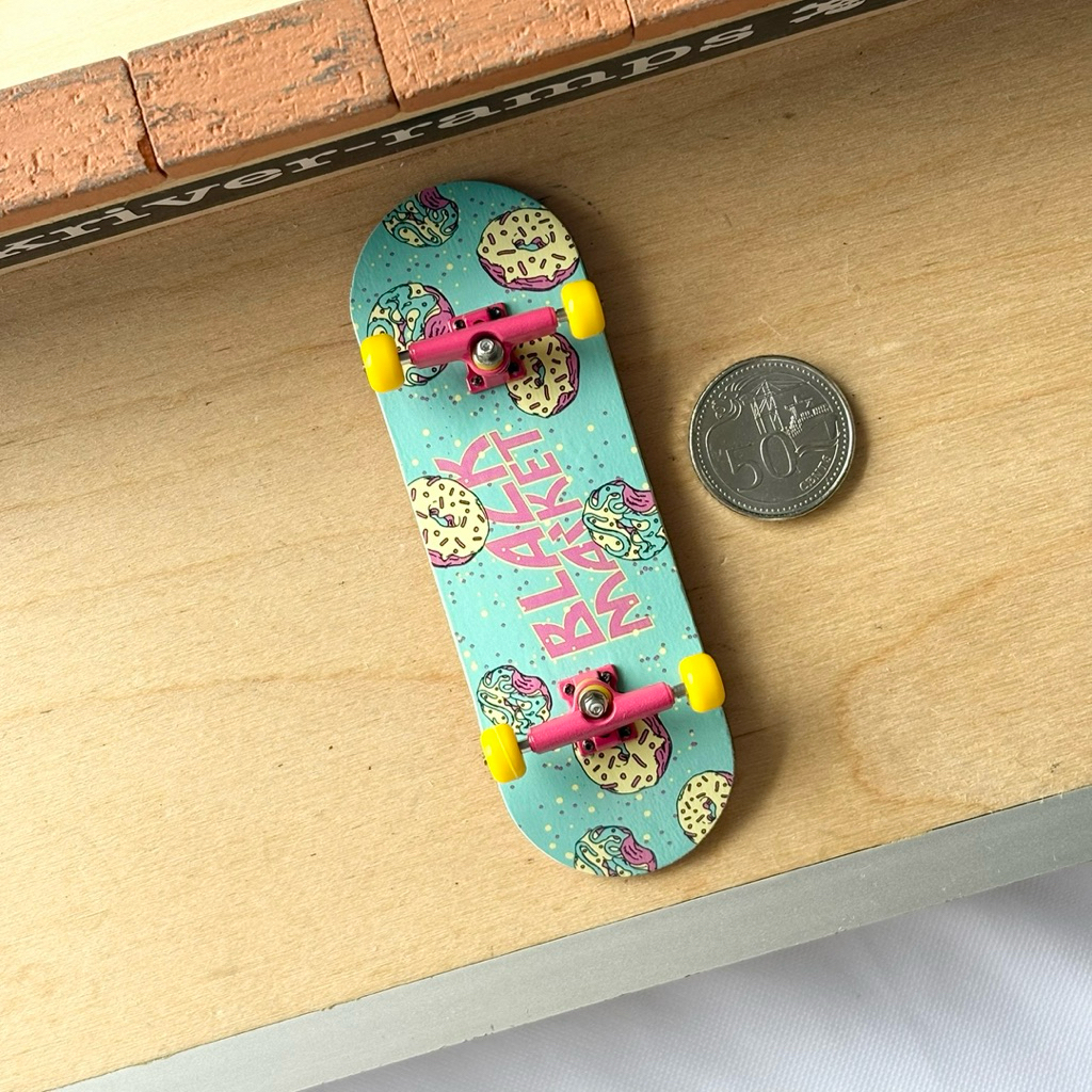 Black Market “Donut” 32mm Fingerboard Complete
