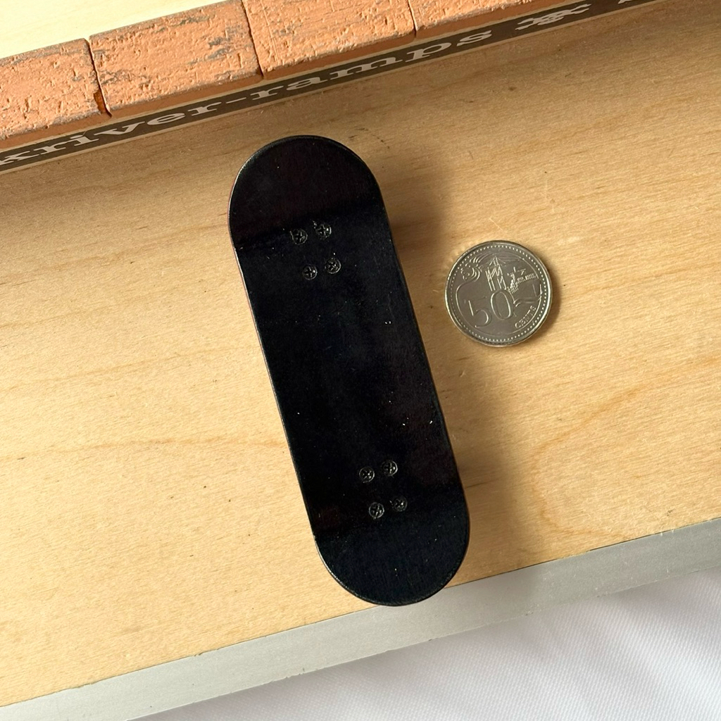 Black Market “Superman” 32mm Fingerboard Complete