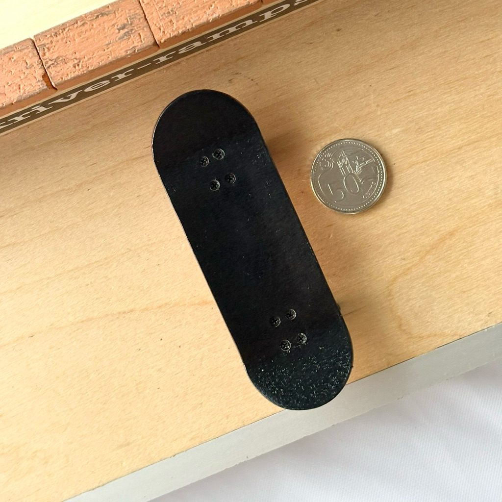 Black Market “Classic” 32mm Fingerboard Complete