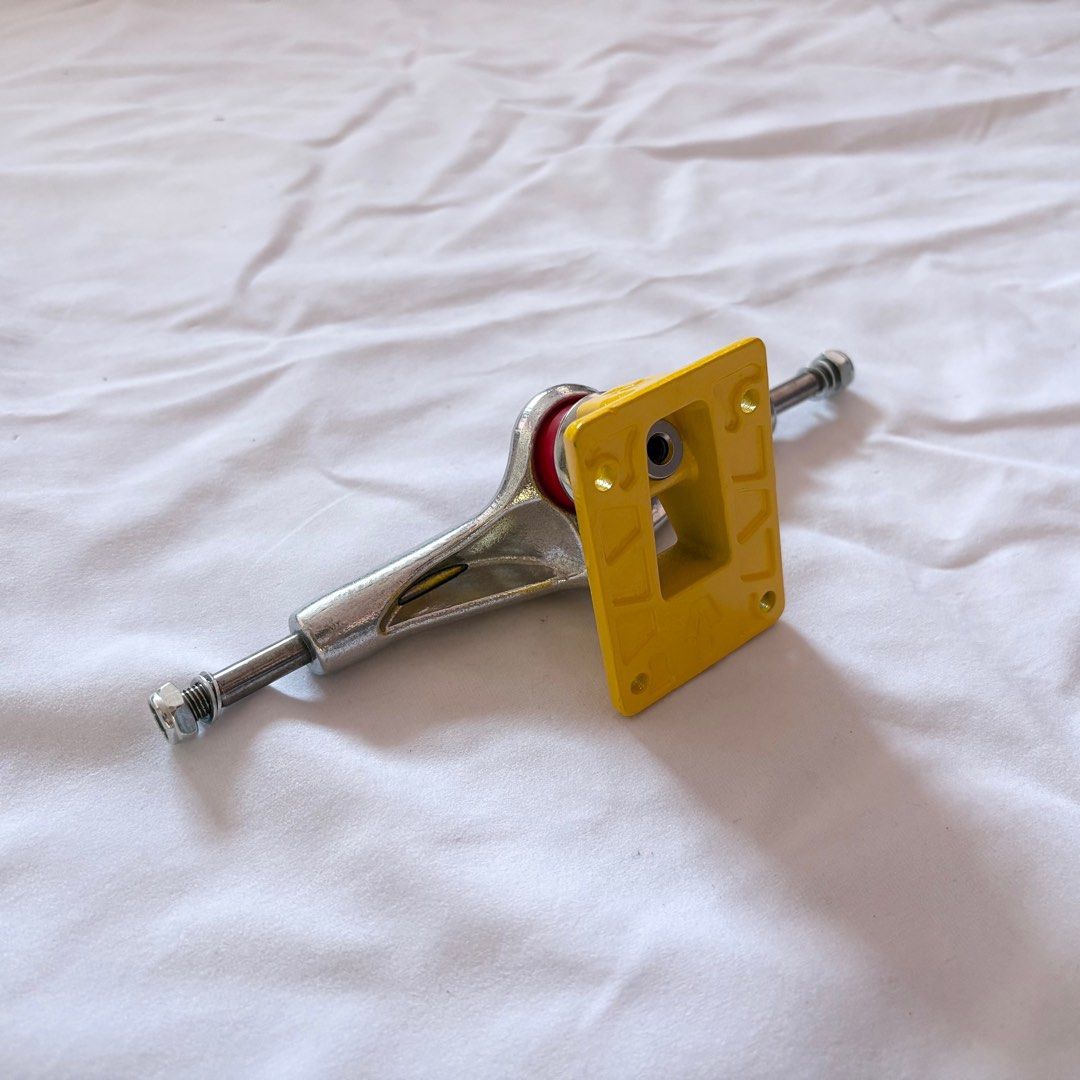 Droshky “Silver and Yellow” 8.5” Skateboard Trucks