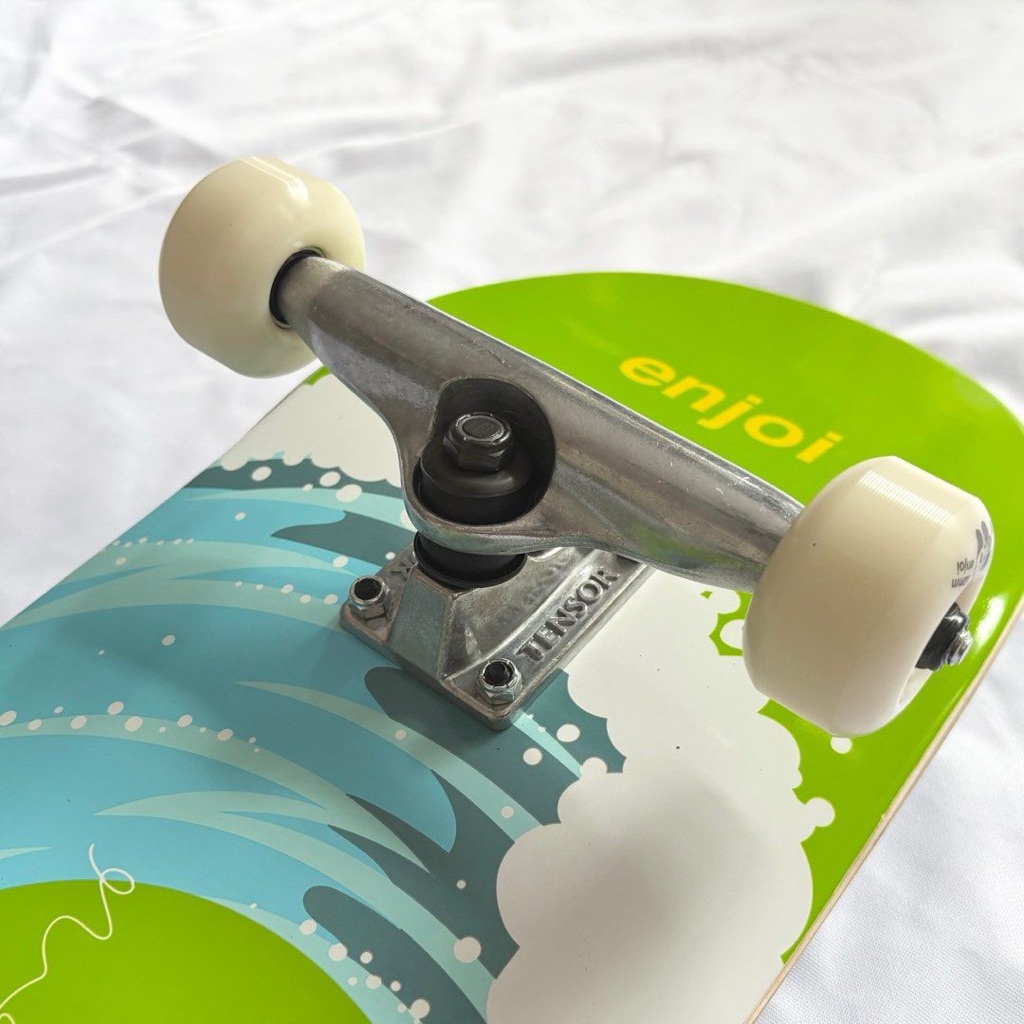 Enjoi “Croc” 8.25” x 31.6” Skateboard Complete-Halfpiped