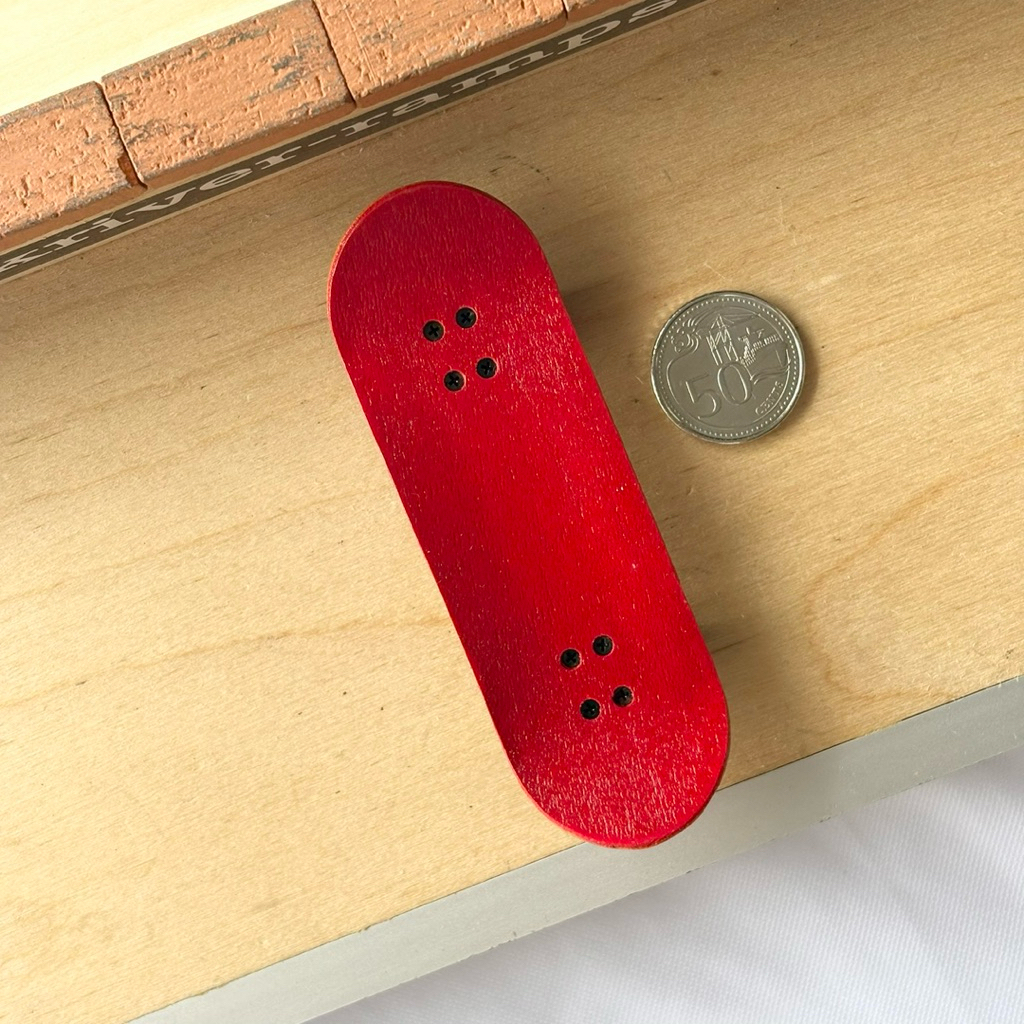 Black Market “Finger” 32mm Fingerboard Complete