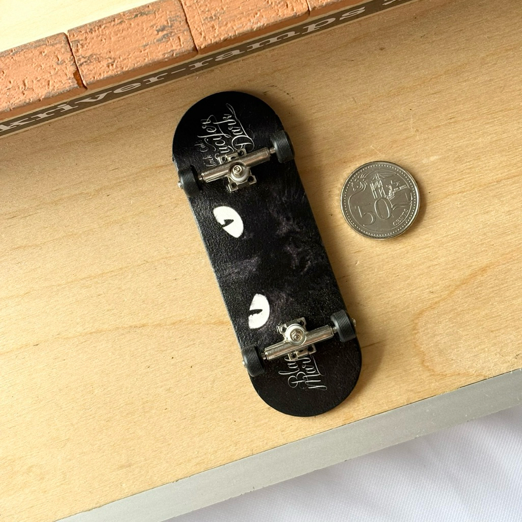 Black Market “Cat Eyes” 32mm Fingerboard Complete