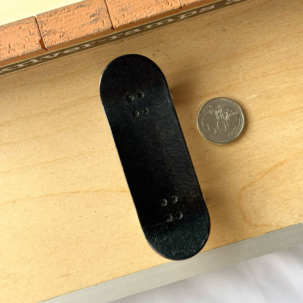 Black Market “Screaming Hand” 32mm Fingerboard Complete