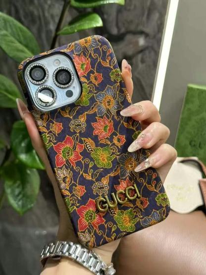 GUCCI復古皮紋油邊半包手機殼（不帶手鏈）-美觀與使用結合！ 專櫃皮質製作，不與地攤貨比較！