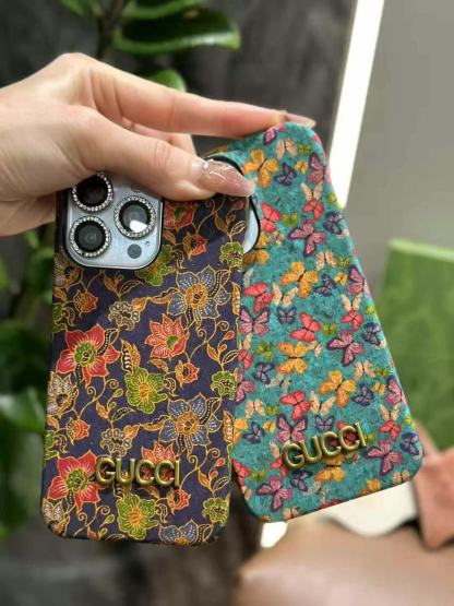 GUCCI復古皮紋油邊半包手機殼（不帶手鏈）-美觀與使用結合！ 專櫃皮質製作，不與地攤貨比較！