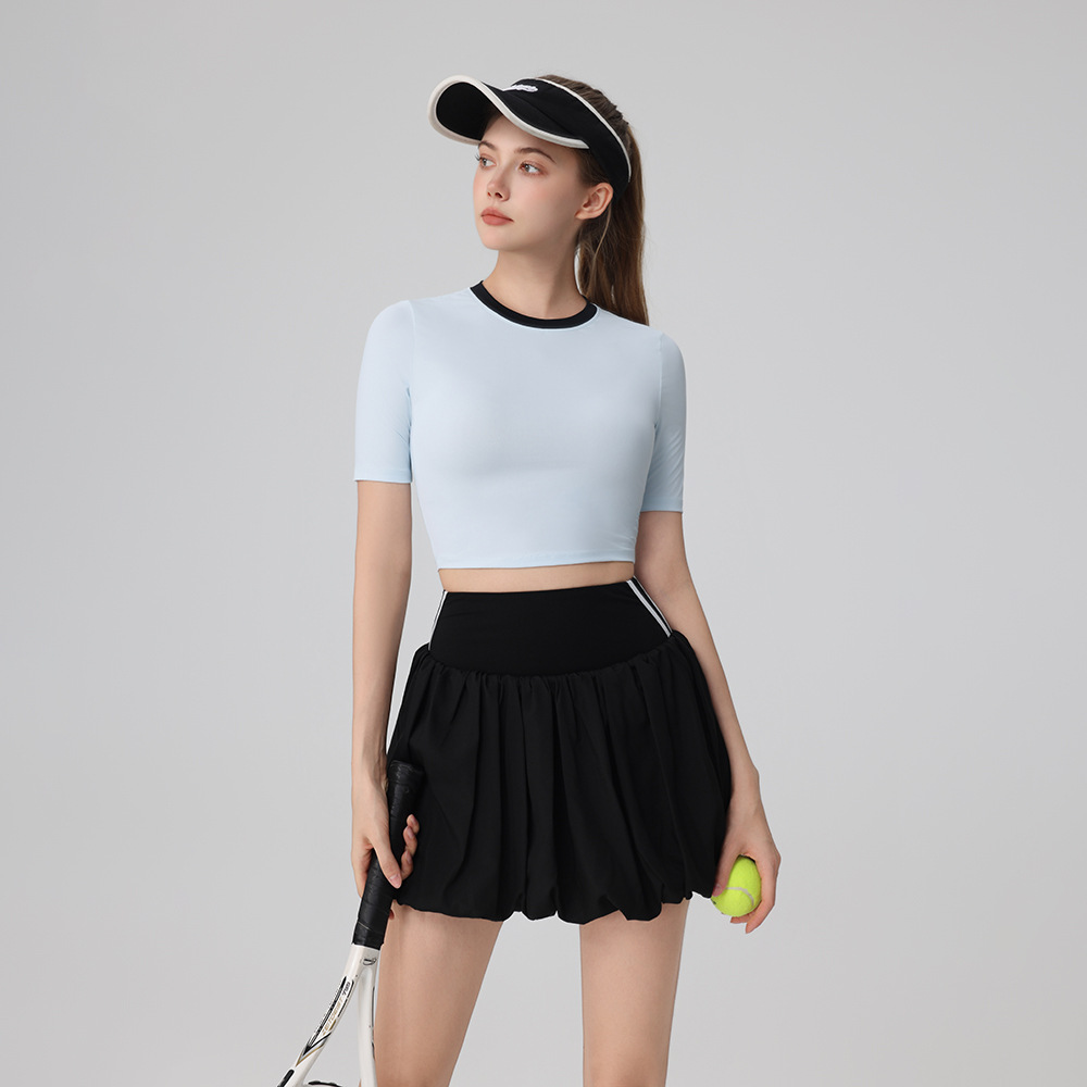 The round neckline is color-blocked to slim the golf women's tennis short sleeves