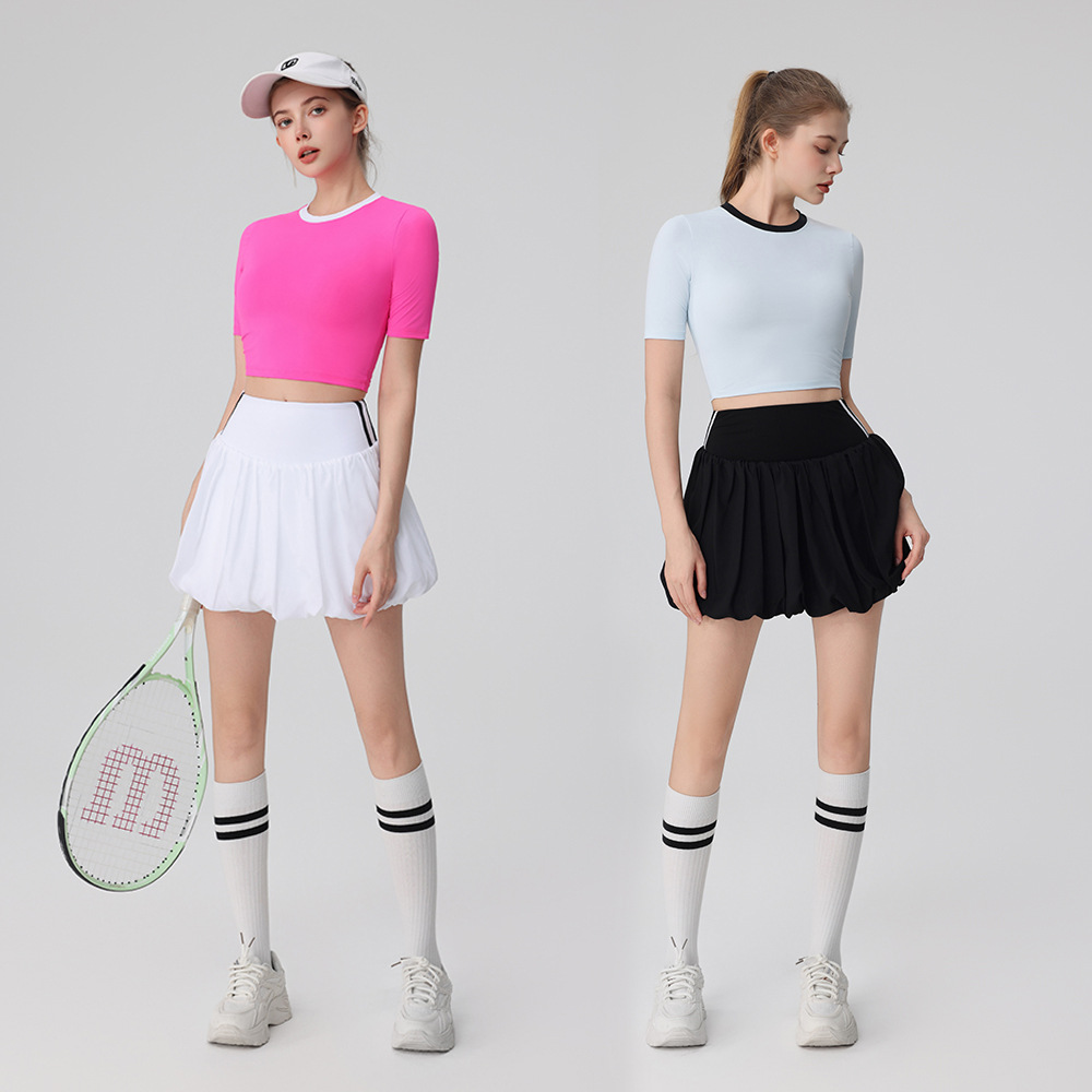 The round neckline is color-blocked to slim the golf women's tennis short sleeves