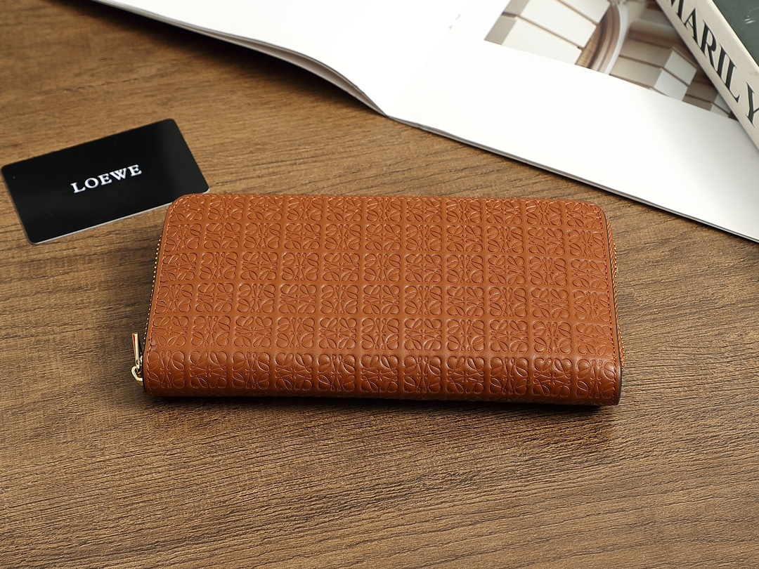 ロエベ「LOEWE」ジッパー付き財布 5色