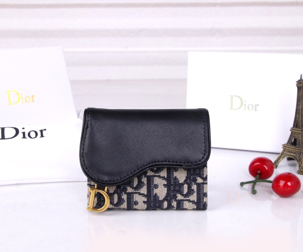 ディオール「Dior」ディオール コンパクト三つ折りウォレット 新作登場