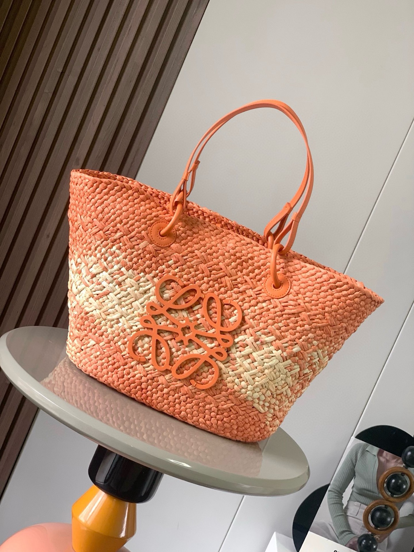 ロエベ「LOEWE」アナグラム バスケットバッグ ミディアム（イラカヤシ&カーフ）