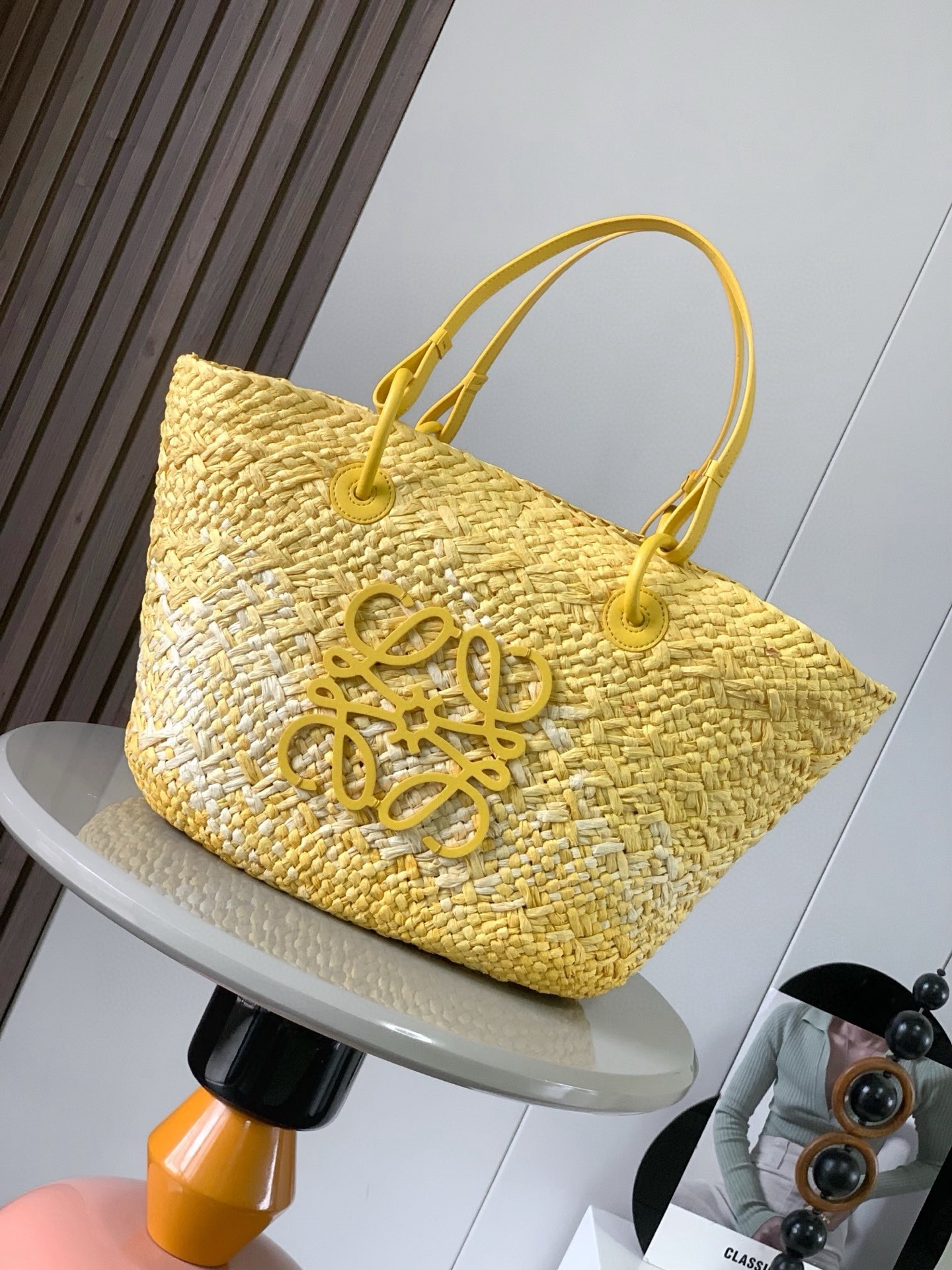 ロエベ「LOEWE」アナグラム バスケットバッグ ミディアム（イラカヤシ&カーフ）