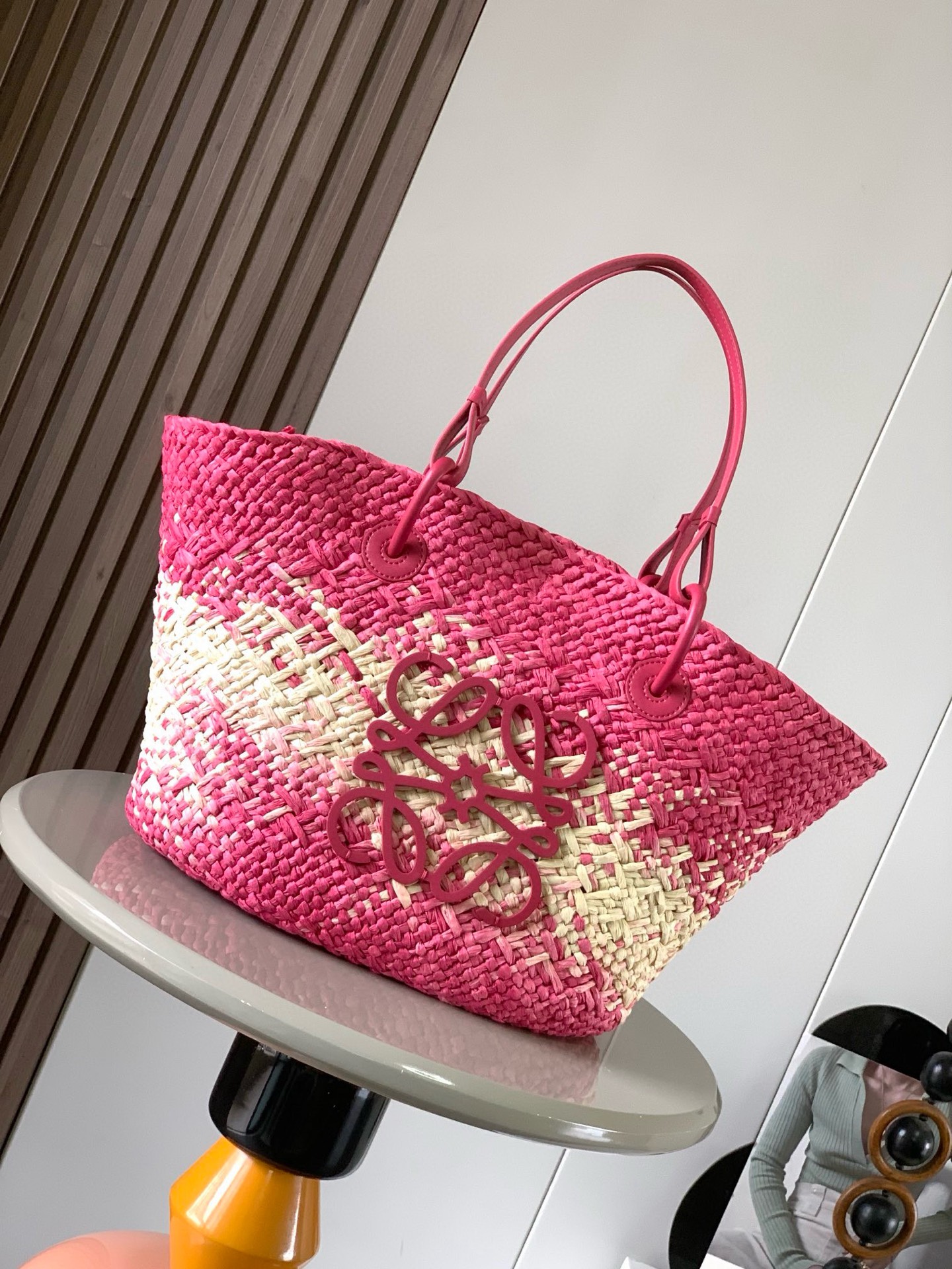 ロエベ「LOEWE」アナグラム バスケットバッグ ミディアム（イラカヤシ&カーフ）