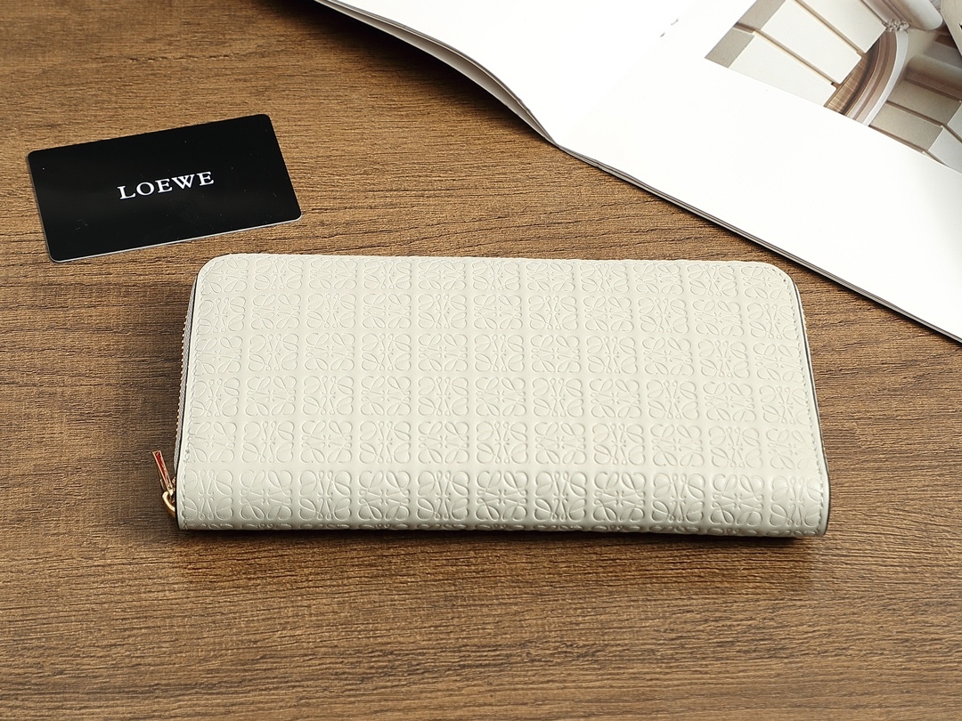 ロエベ「LOEWE」ジッパー付き財布 5色