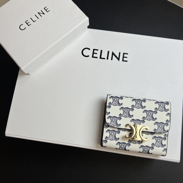 セリーヌ「Celine」スモール フラップウォレット トリオンフ / シャイニーカーフスキン