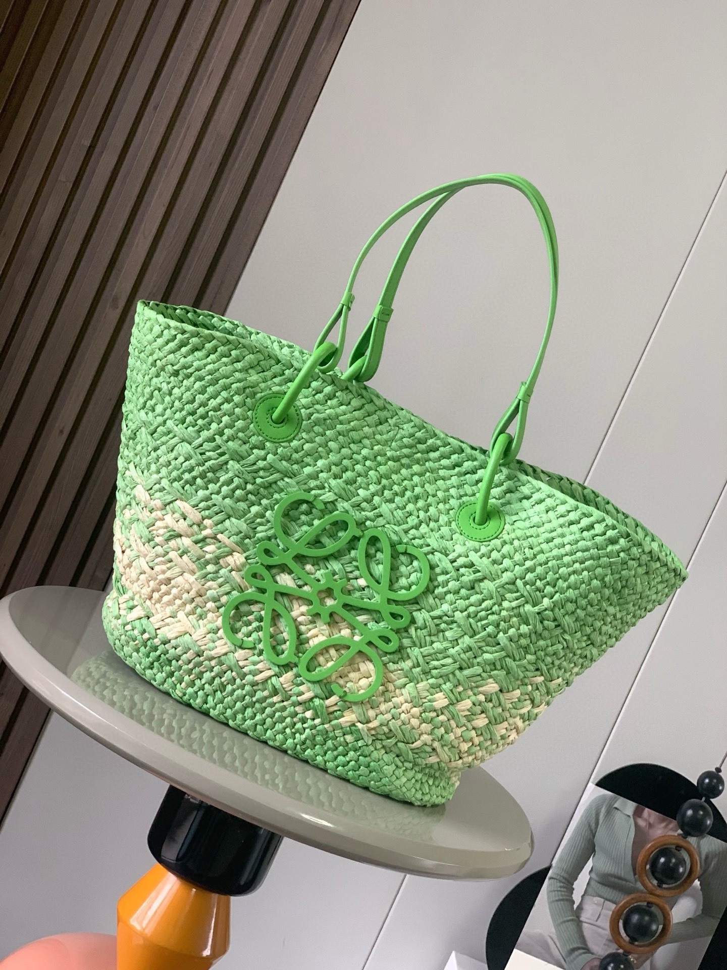 ロエベ「LOEWE」アナグラム バスケットバッグ ミディアム（イラカヤシ&カーフ）