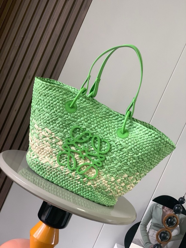 ロエベ「LOEWE」アナグラム バスケットバッグ ミディアム（イラカヤシ&カーフ）