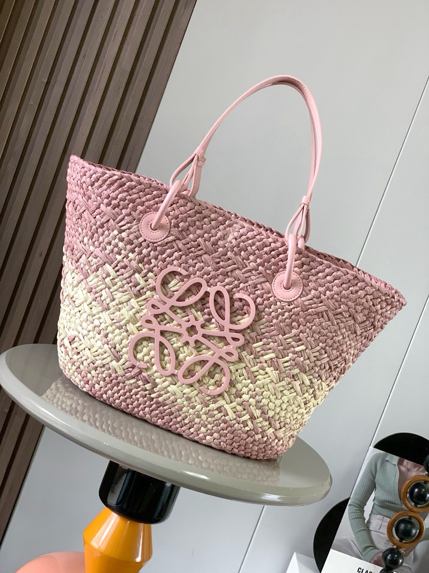 ロエベ「LOEWE」アナグラム バスケットバッグ ミディアム（イラカヤシ&カーフ）