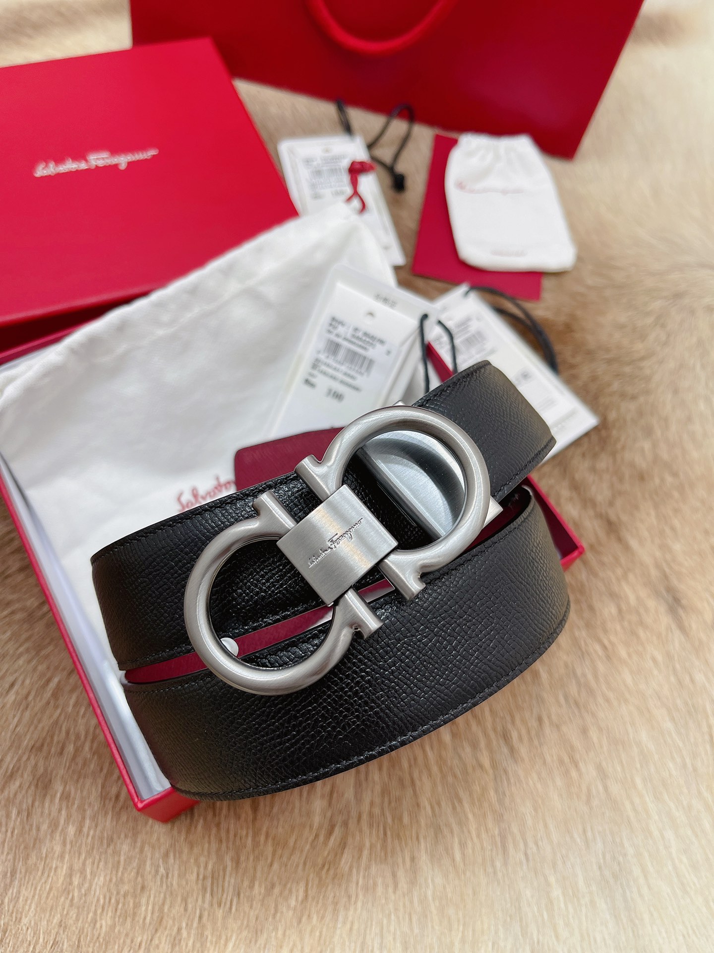 【新規倉庫入り】Salvatore Ferragamo 職人仕上げ高級ベルト「全長約 100cm」