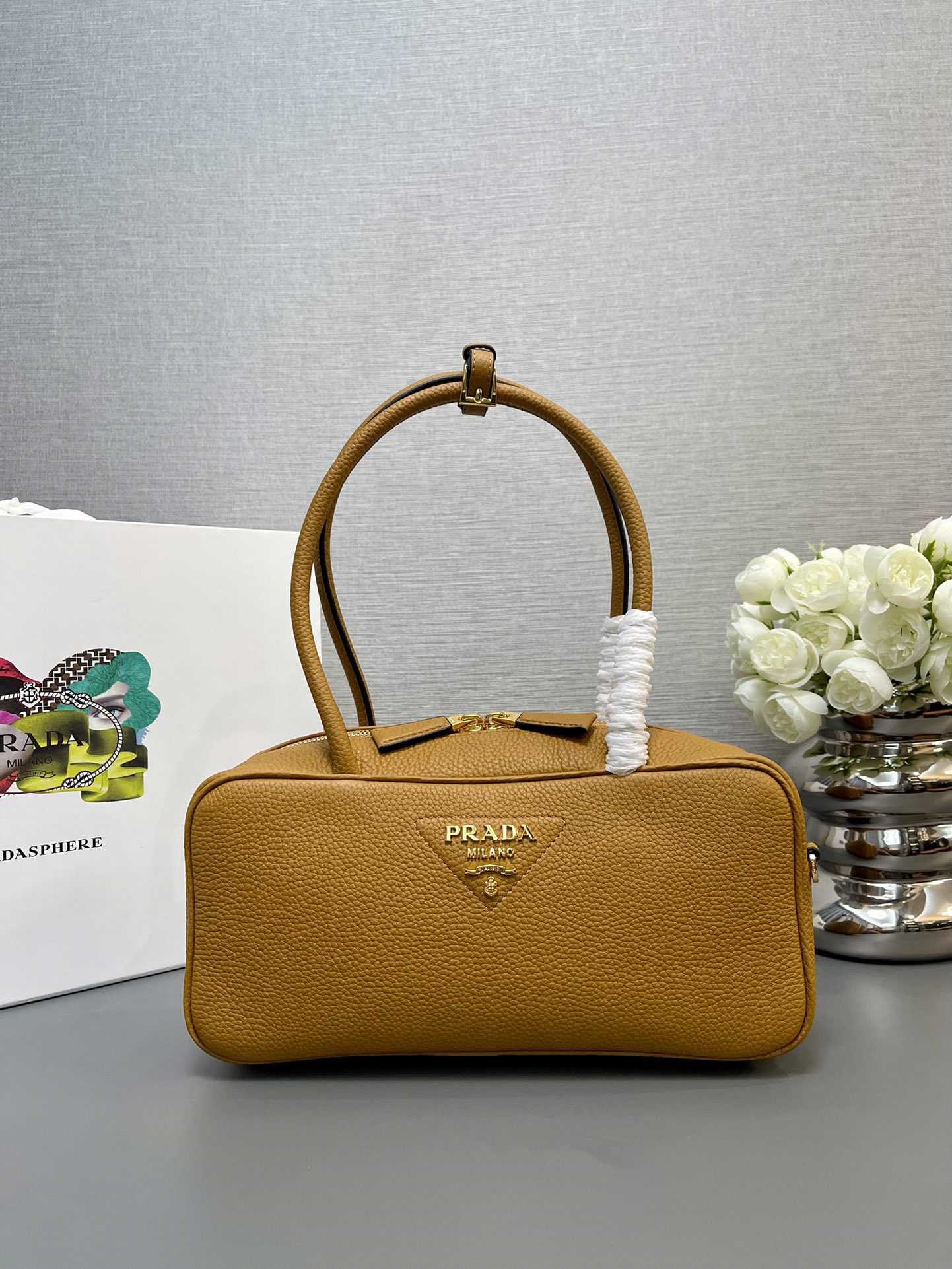 プラダ「Prada」 リジドレザー ハンドバッグ モデル