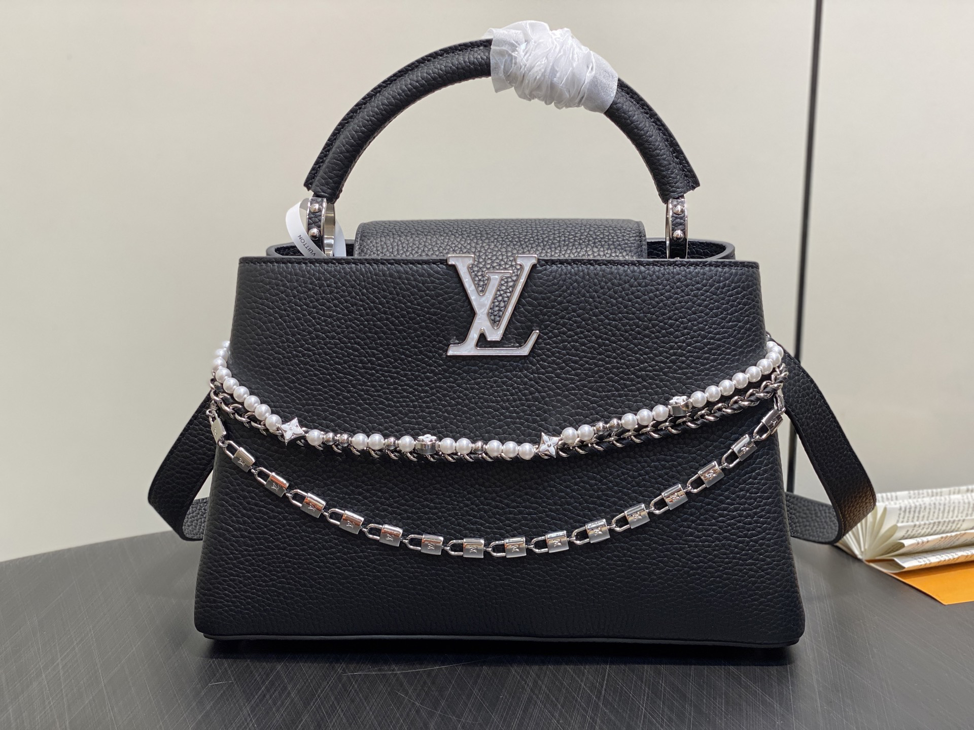 ルイ・ヴィトン「Louis Vuitton」Capucines 中号ハンドバッグ